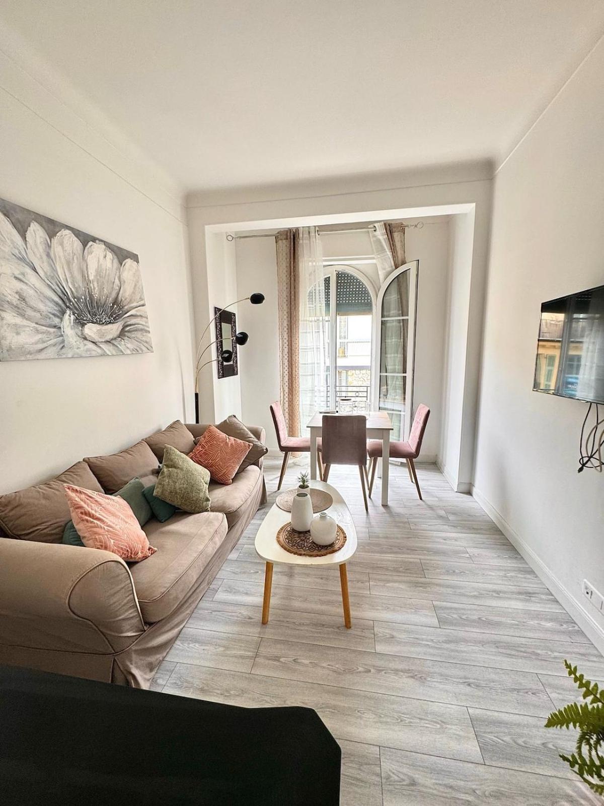 Apartment - Center, Wifi, Ac, 4-5 Pers