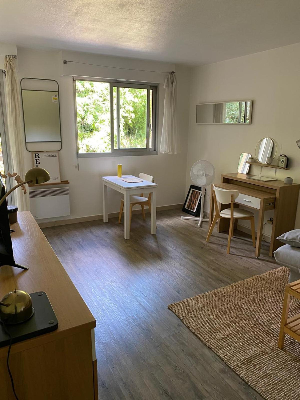 Apartment Avec Piscine A *