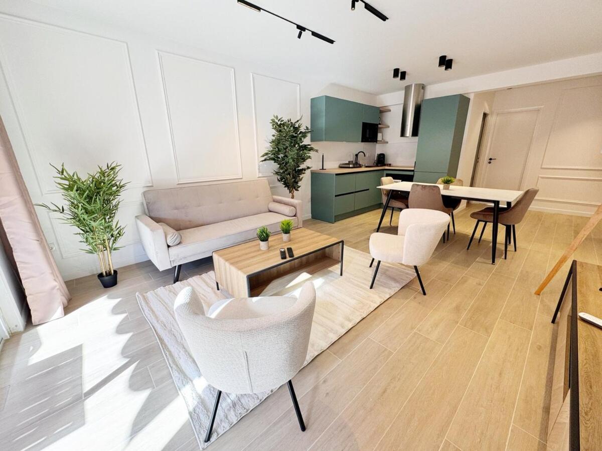 Rf112 - T3 Lumineux A Deux Pas Du Port *