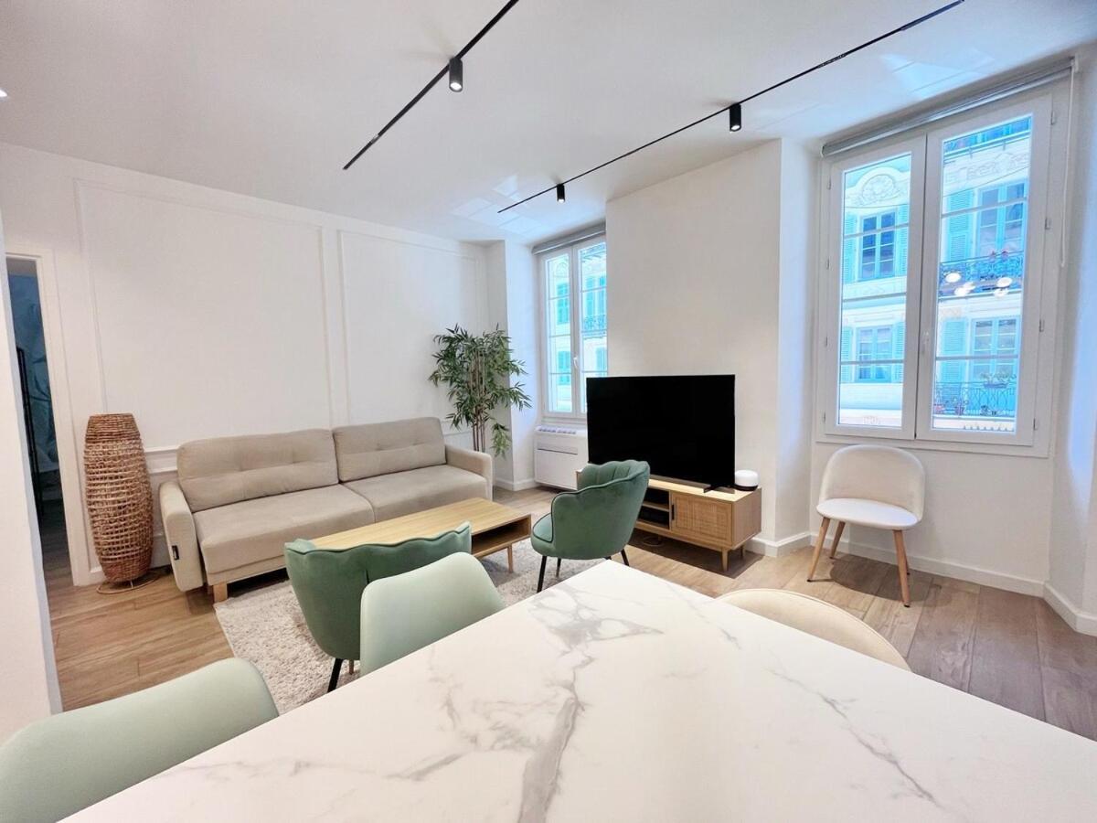 Rf104 - 3p A Pres Du Port