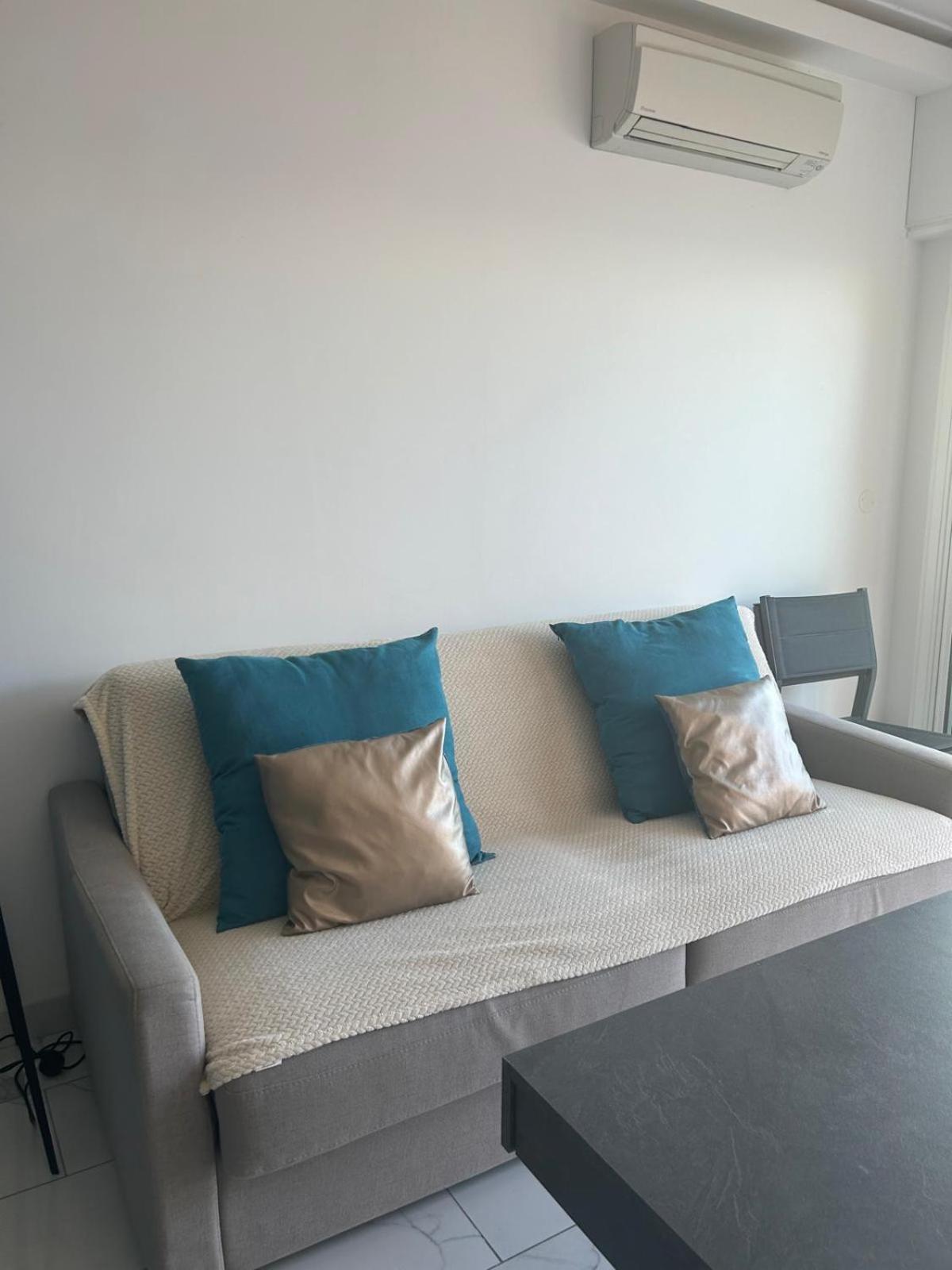 Le Grand Bleu Apartment *