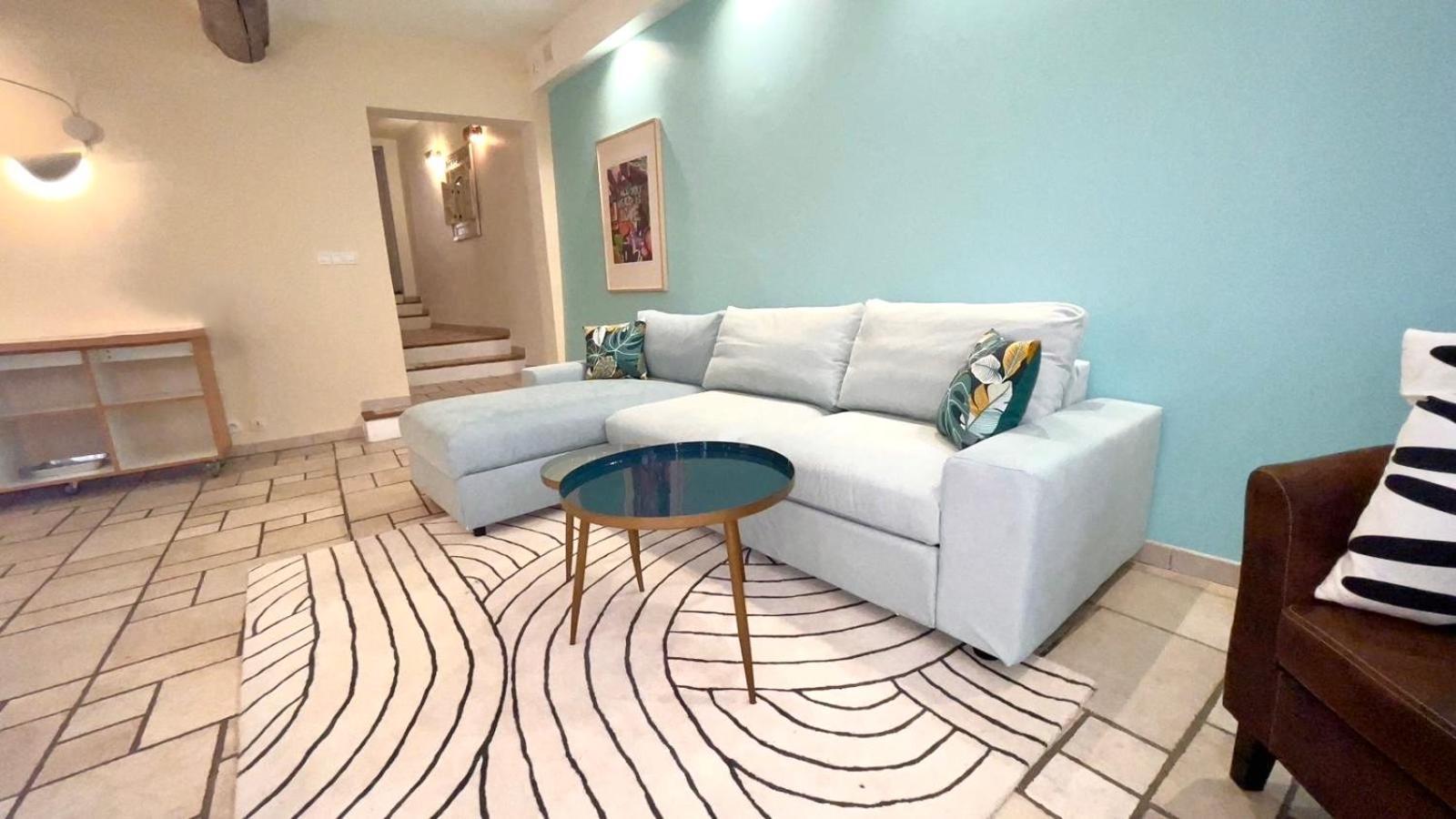 Apartment Proche Du Cours Saleya Et De La Plage, Dans Le Vieux Nice, Spacieux Et Climatise *