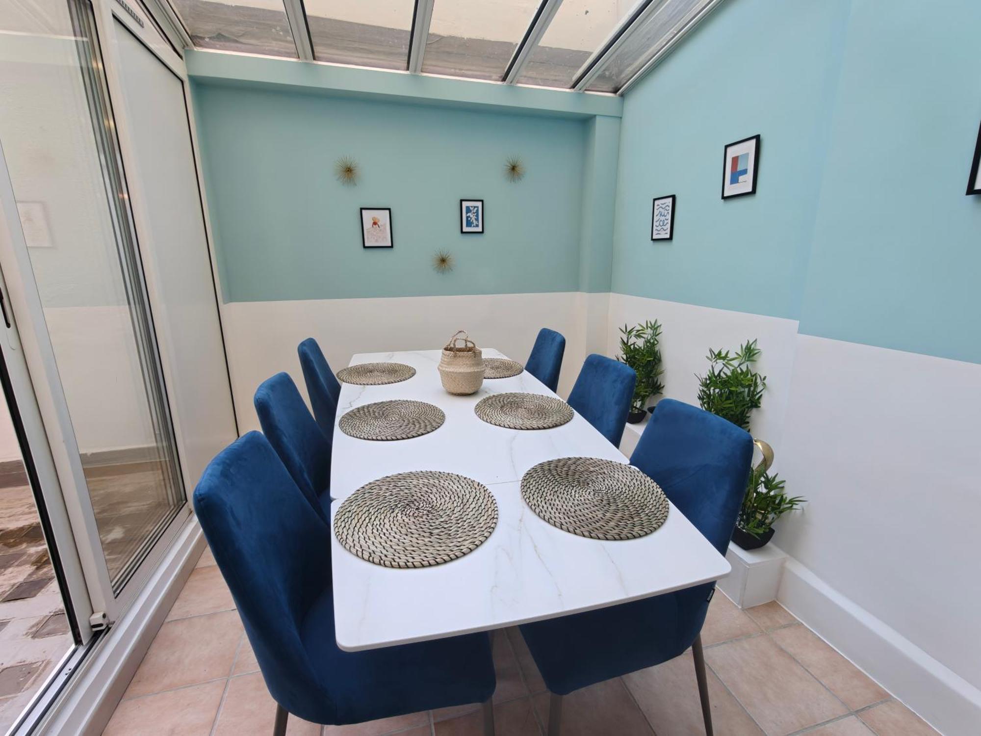 Spacious New Near Promenade Up To 6 With Ac Apartment