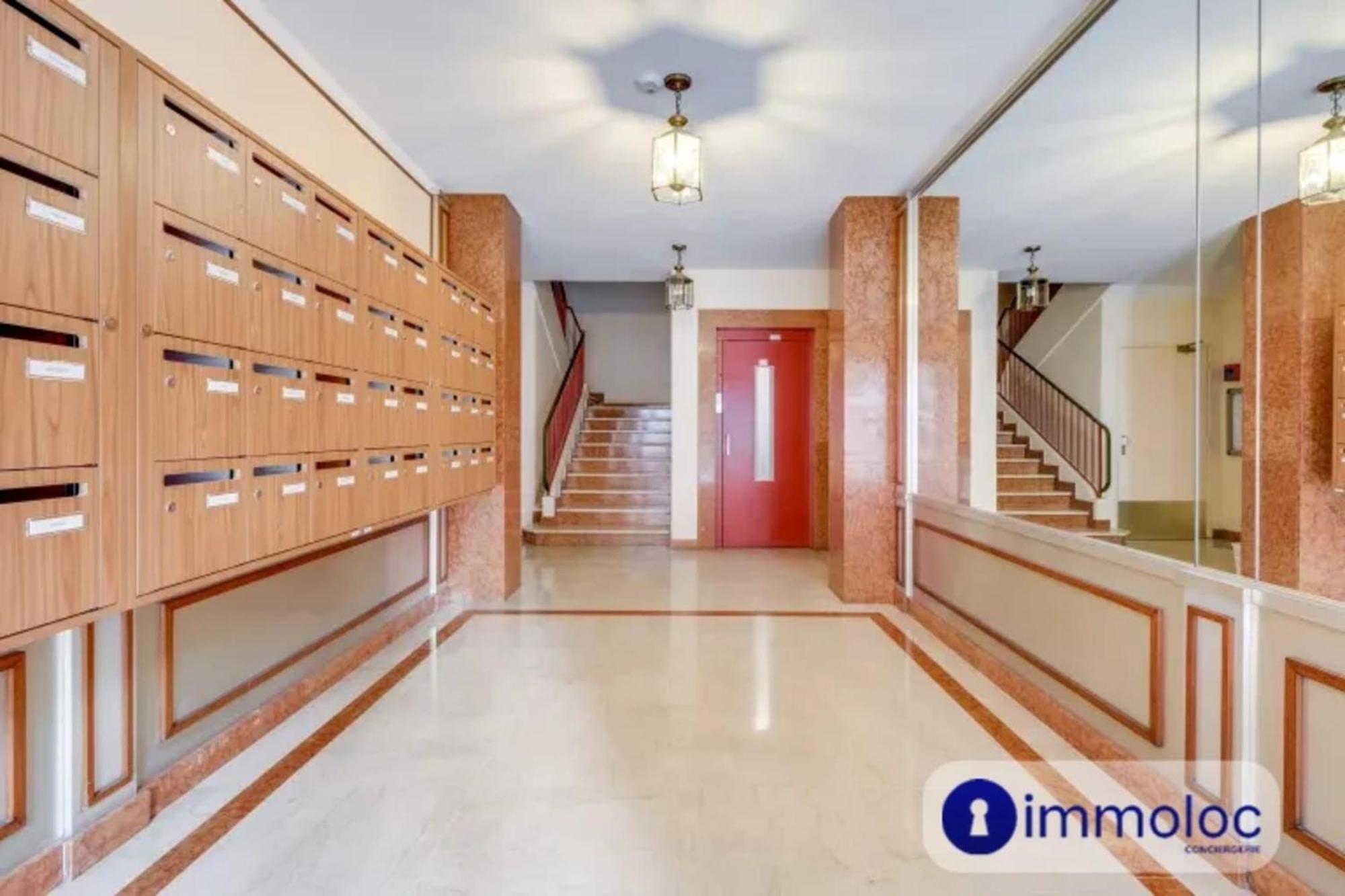 Air-conditioned Near Liberation District Apartment Nice