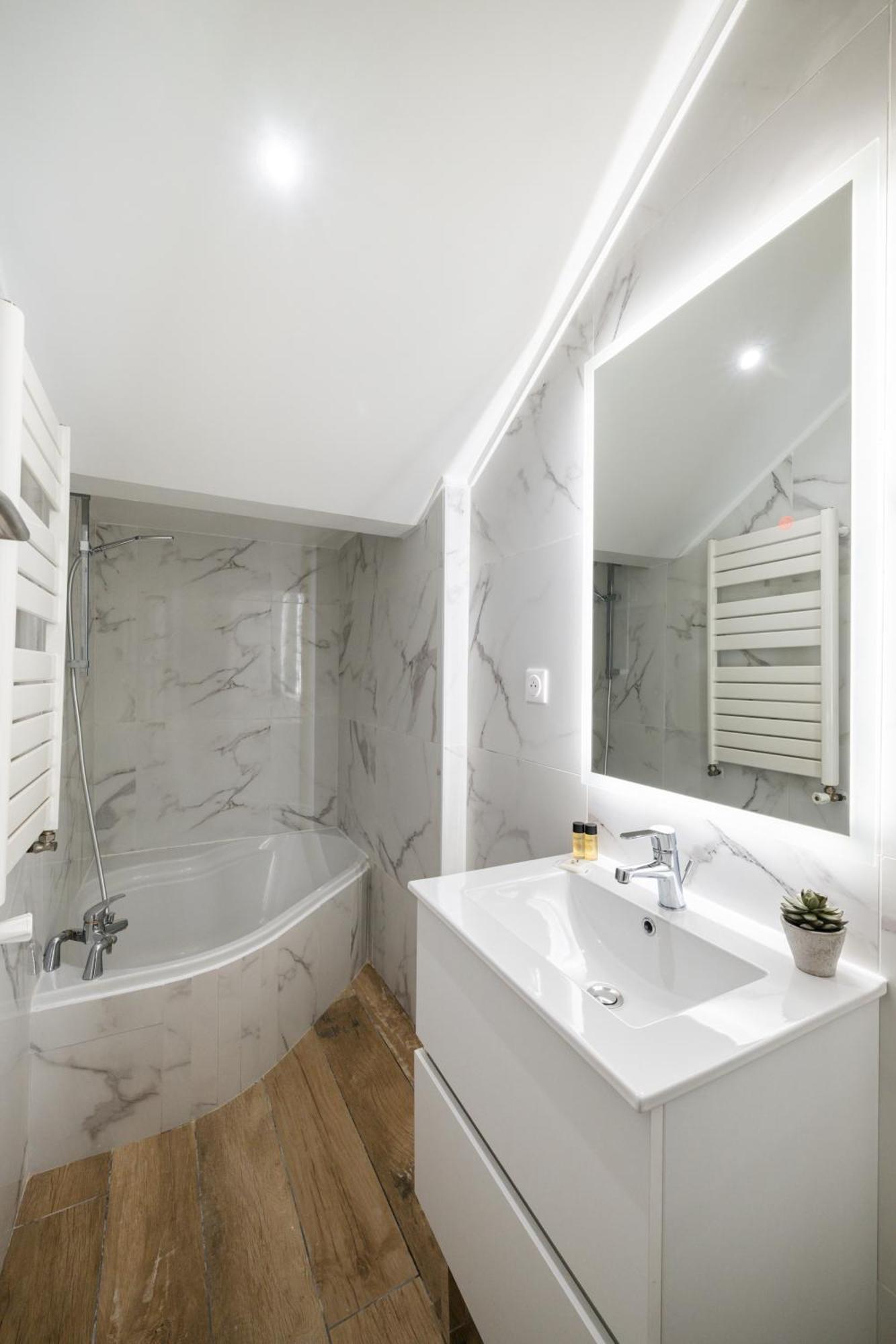 Maison De Familiale, 5 Chambres, Terrasse, A 20 Minutes Du Centre Nice