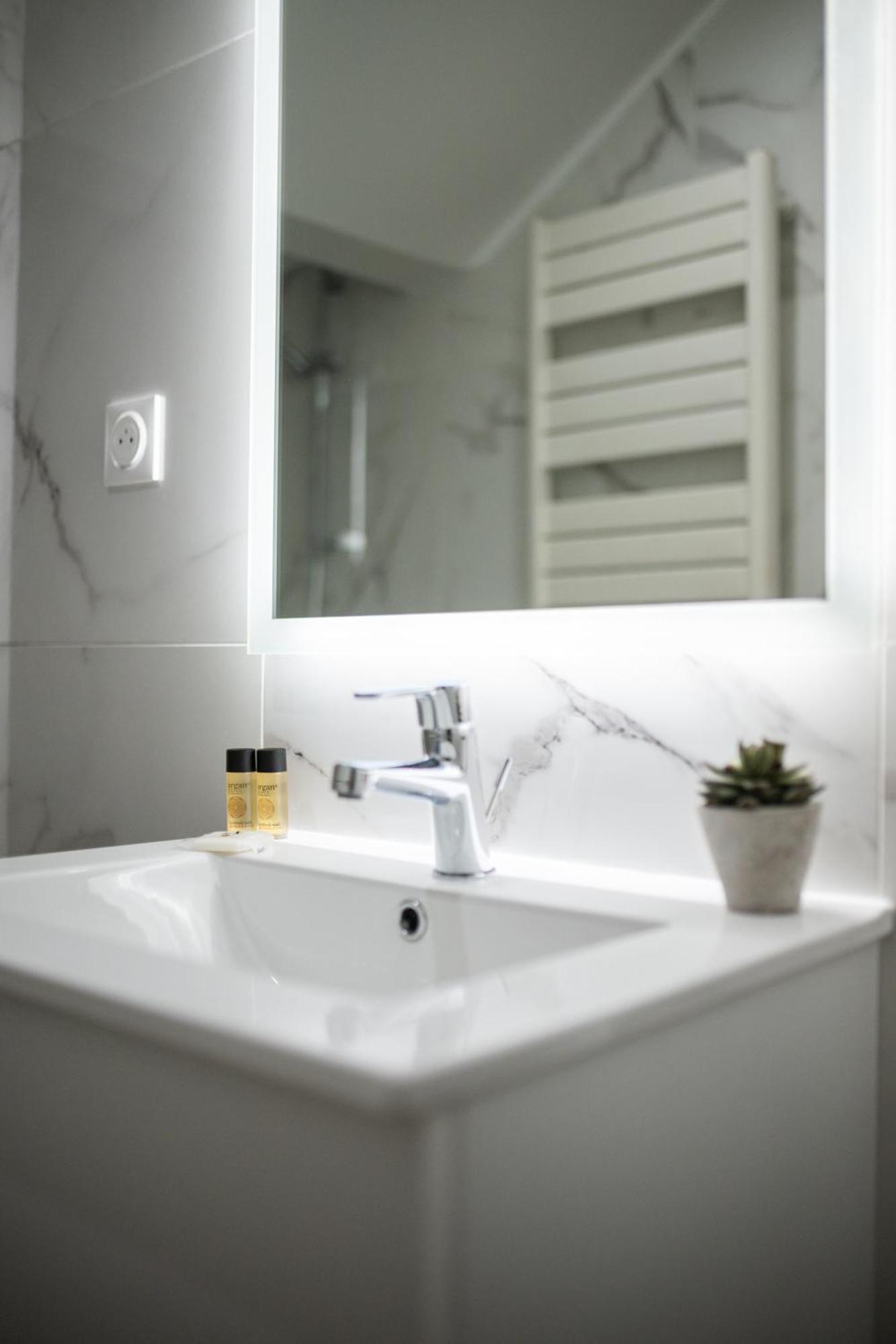 Maison De Familiale, 5 Chambres, Terrasse, A 20 Minutes Du Centre * Nice