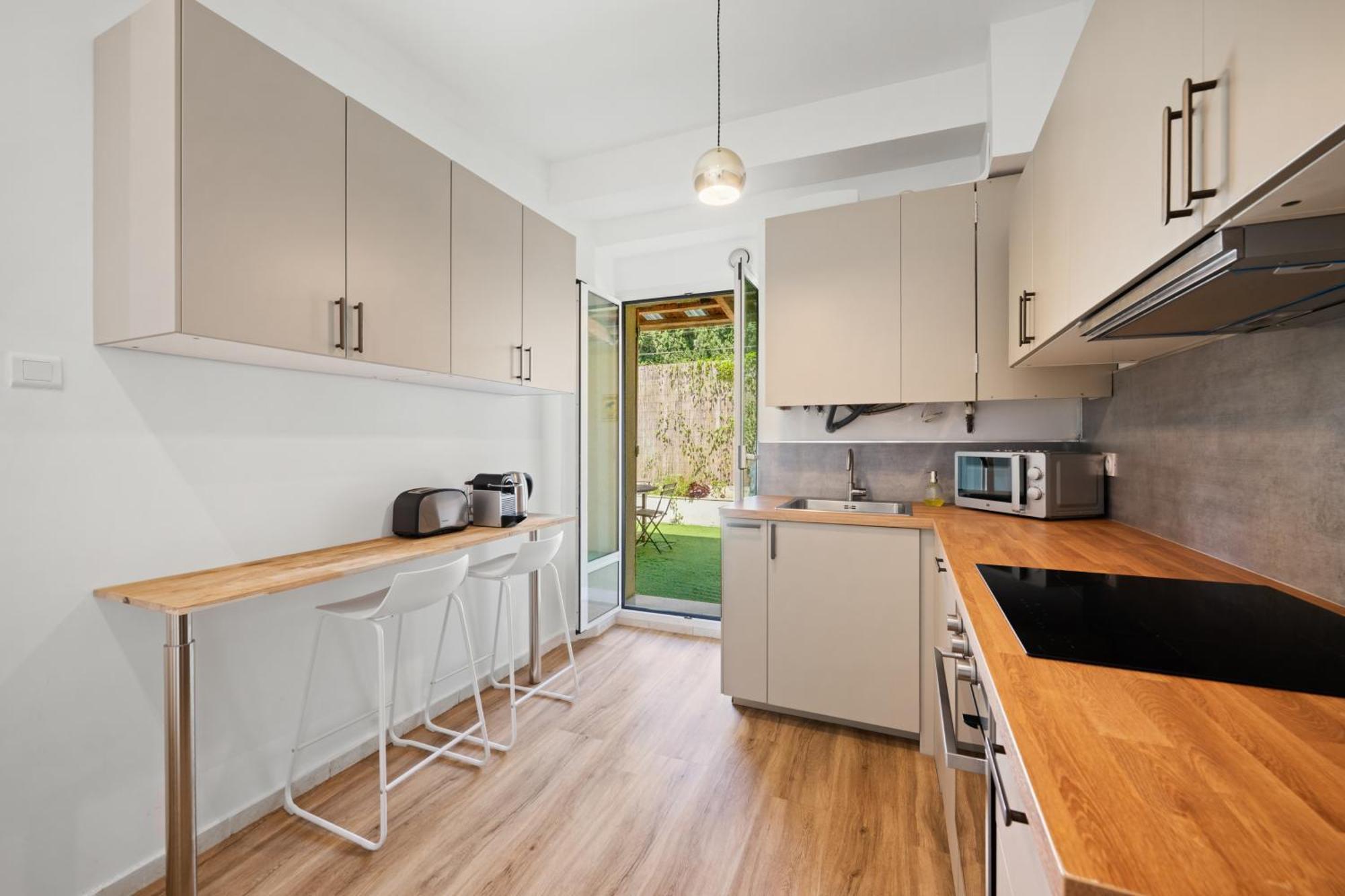 Maison De Familiale, 5 Chambres, Terrasse, A 20 Minutes Du Centre * Nice