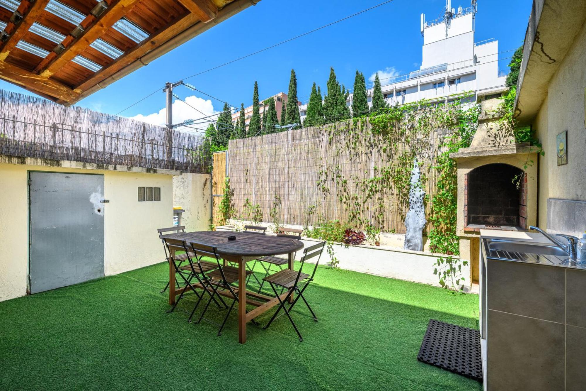 Maison De Familiale, 5 Chambres, Terrasse, A 20 Minutes Du Centre * Nice