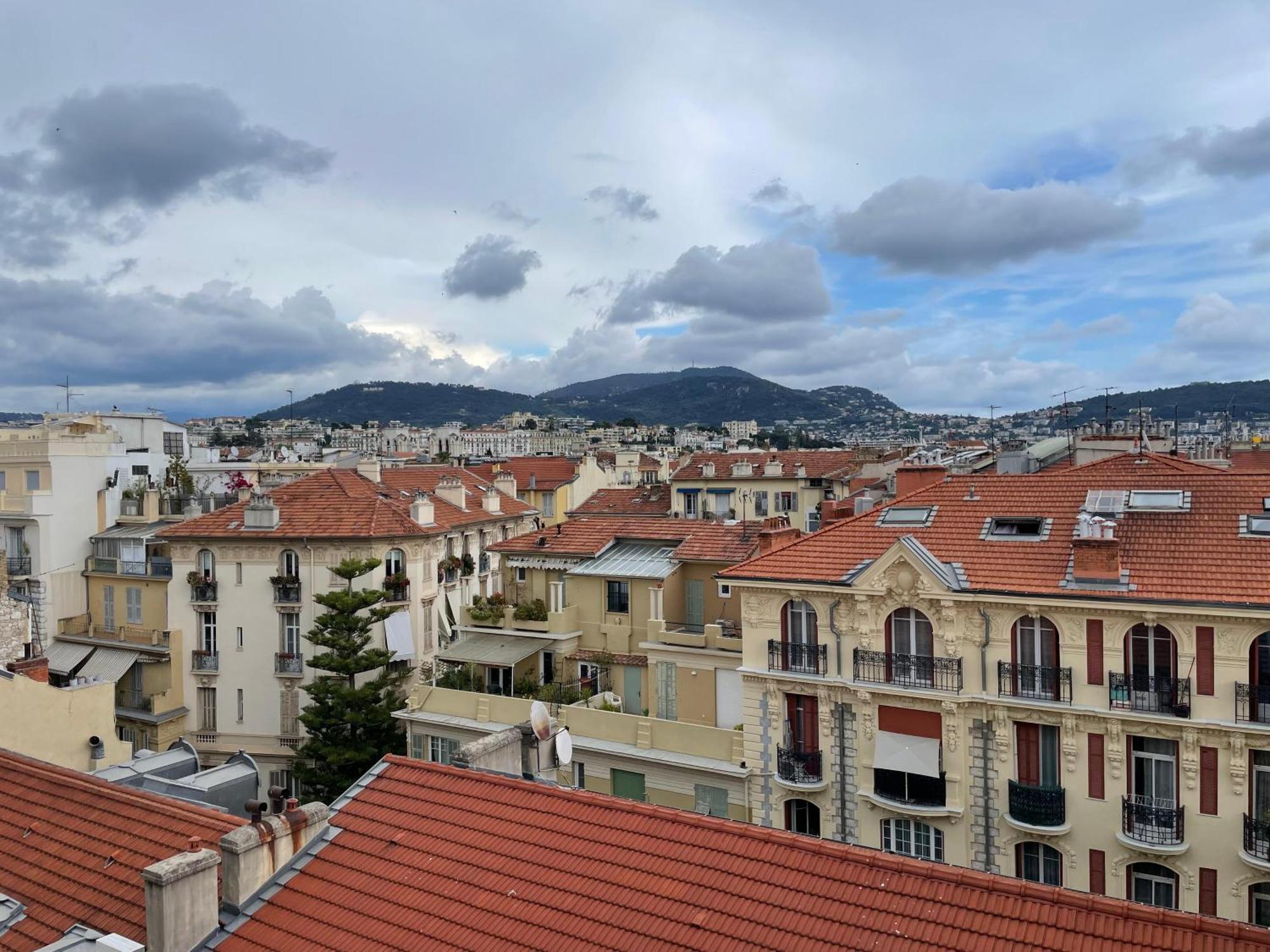 Apartment Charming Riviera Top-floor Near The Nice