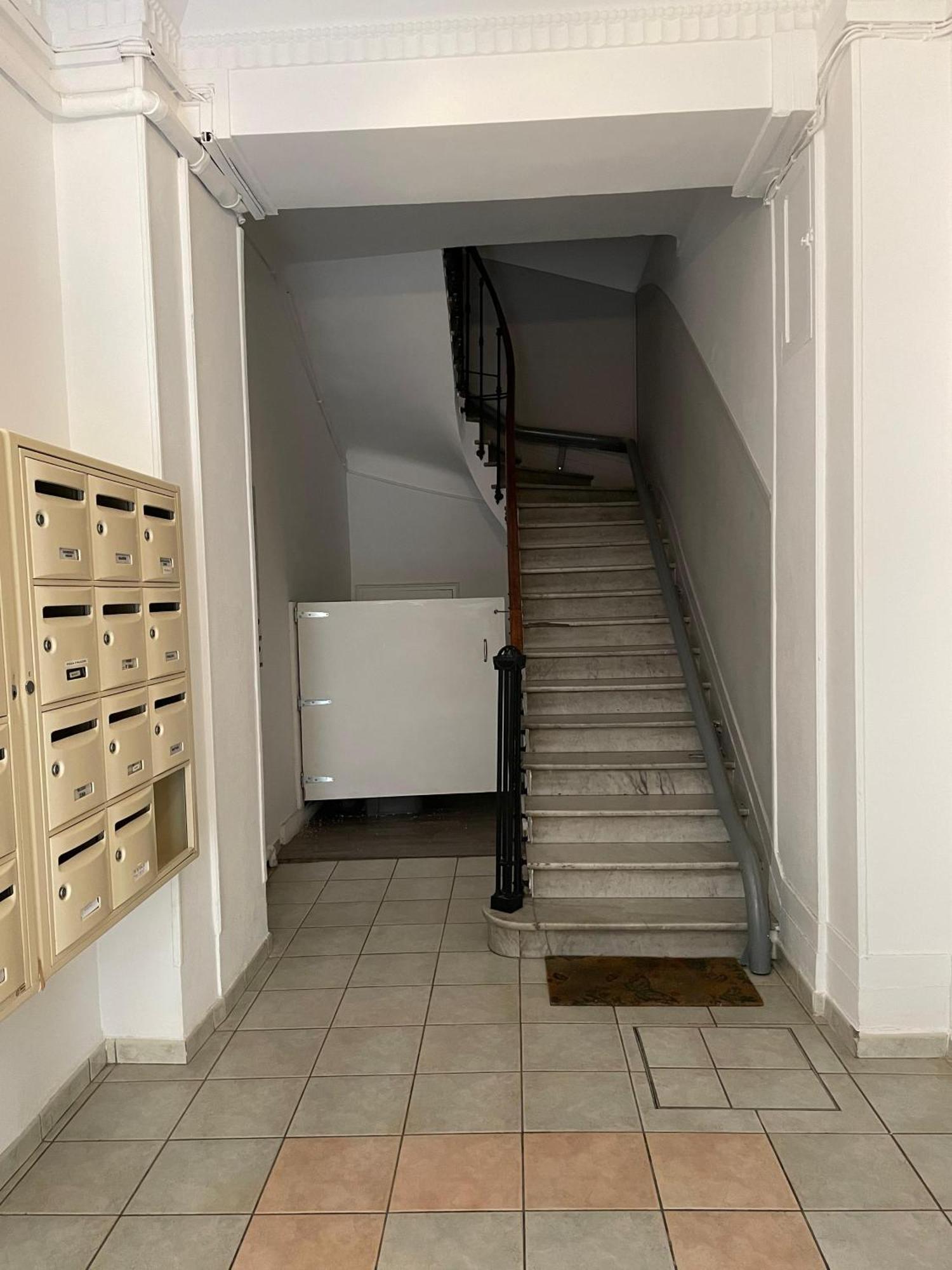 Charming Riviera Top-floor Near The