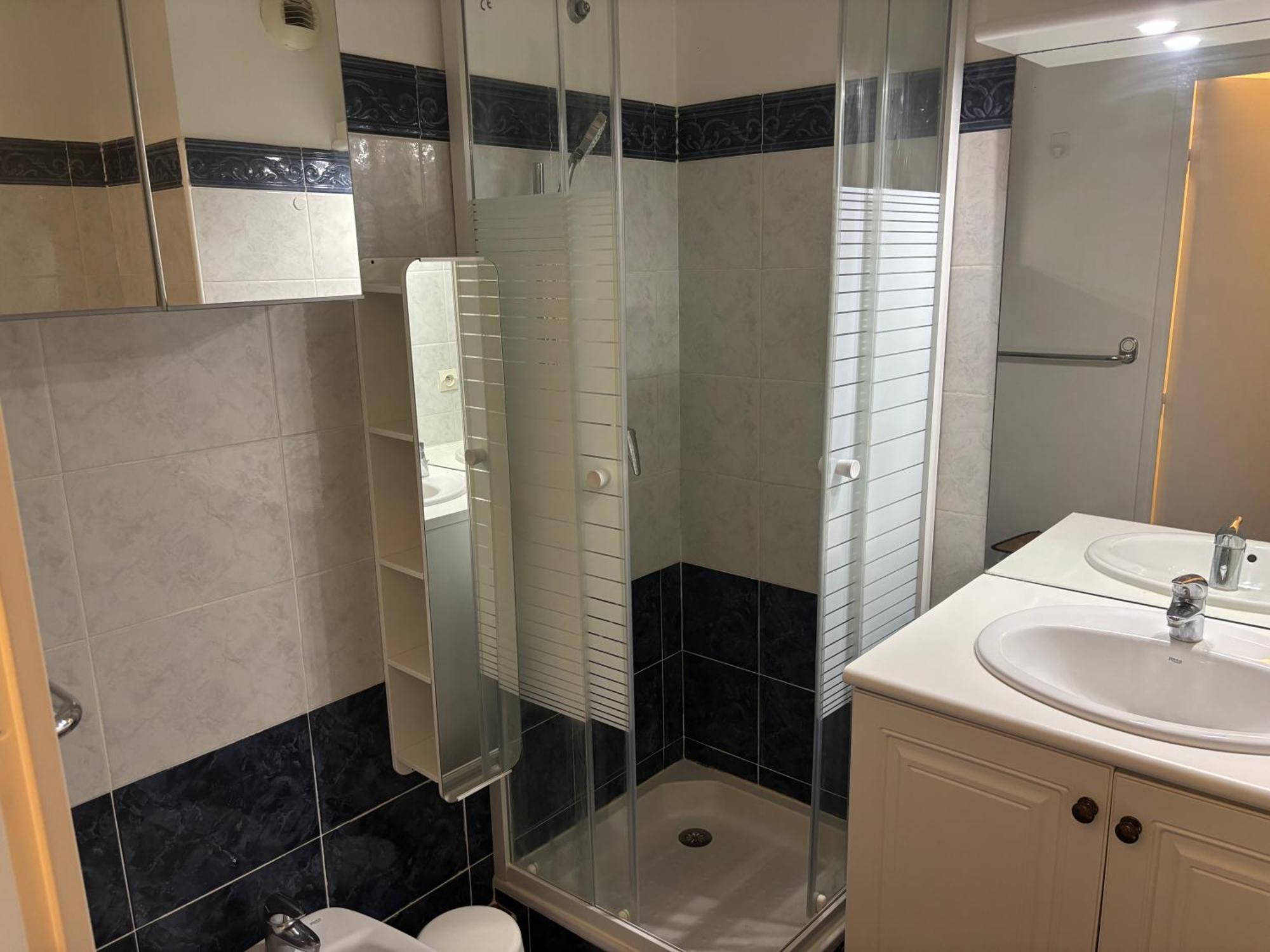 Calif, Face Tram Proche Apartment Nice