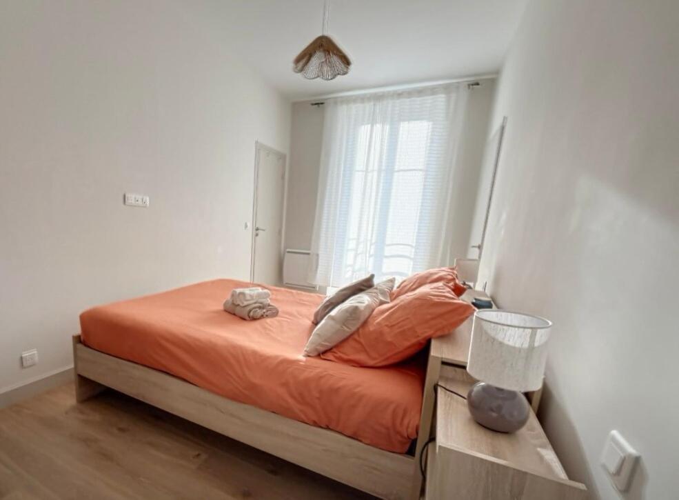 Modern Hyper Center Comfort