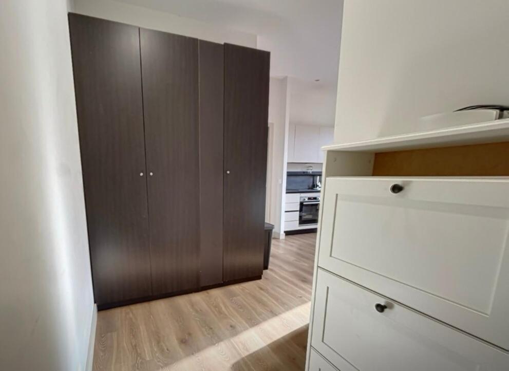 Modern Hyper Center Comfort