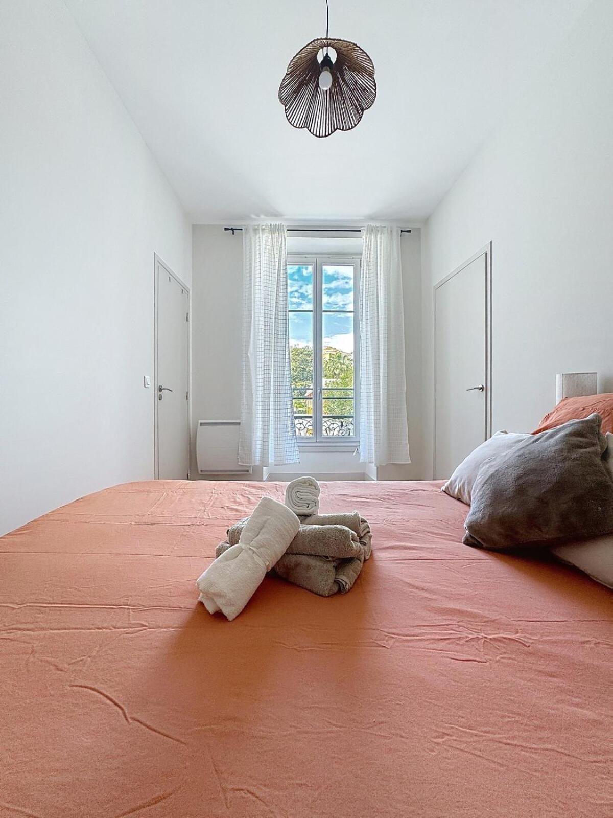 Modern Hyper Center Comfort Apartment