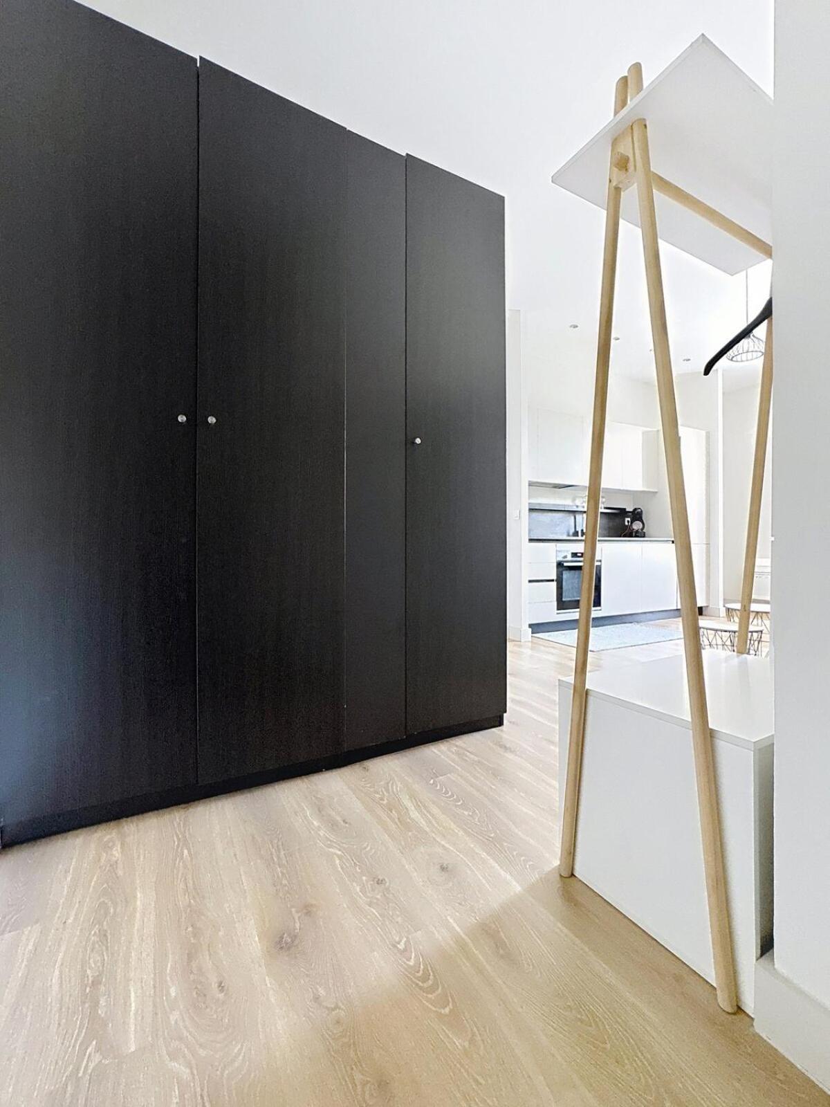 Modern Hyper Center Comfort