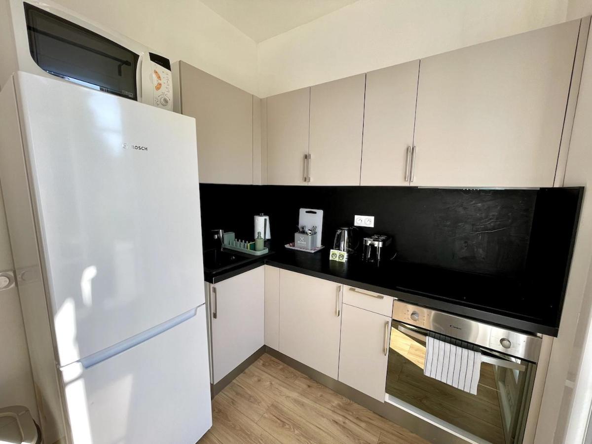 Proche Mer, Avec Terrasse Et Parking Apartment Nice