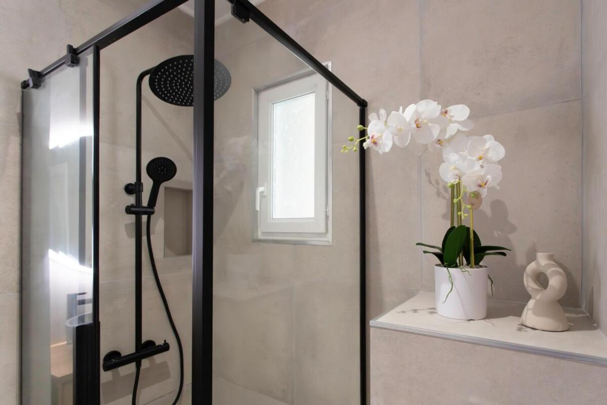 #52 Etoile ,central, Balcony, Ac-5 Min P Massena *