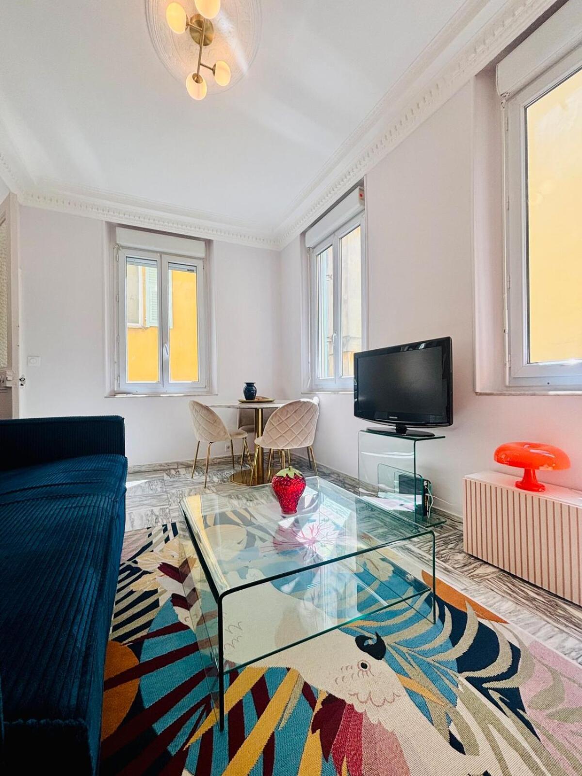 Centre Ville-vieille Ville-promenade Des *