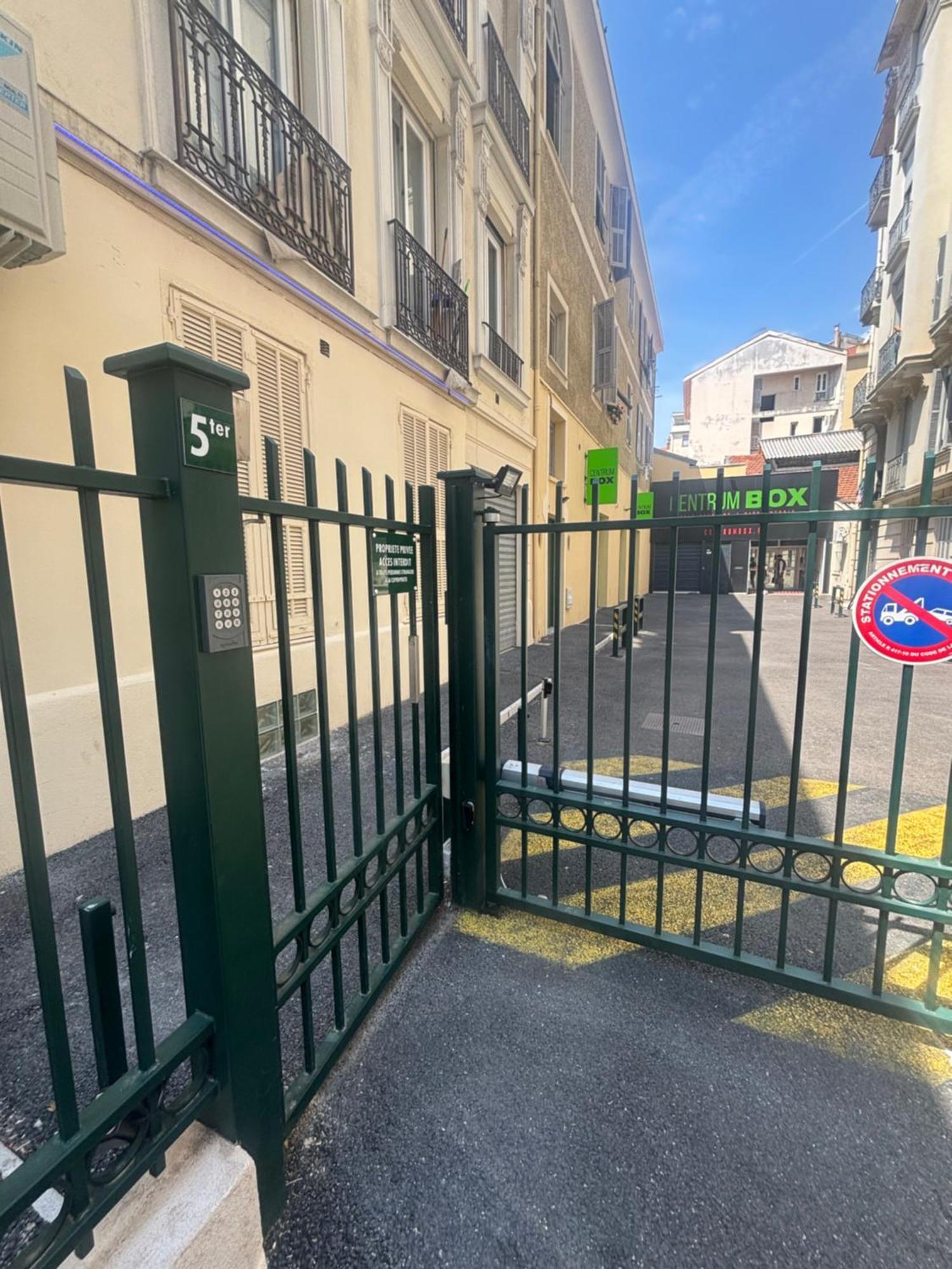 Berlioz Terrasse Apartment *