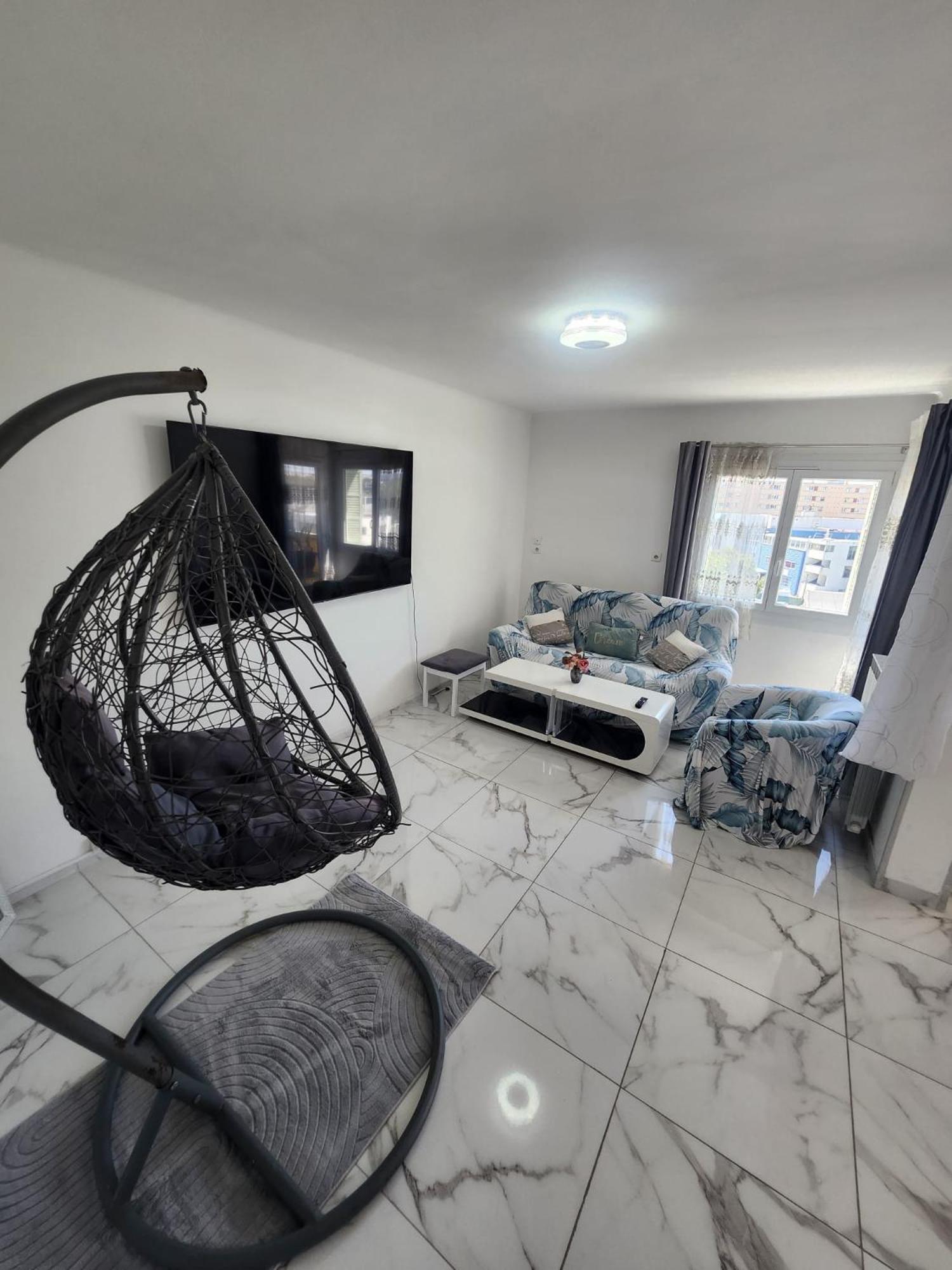 Spacieux 3 Et Balcon Apartment *