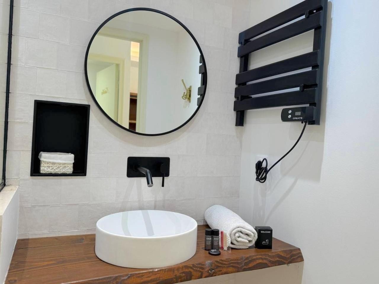 Vieux-nice Climatise: Charme Commodites Apartment *
