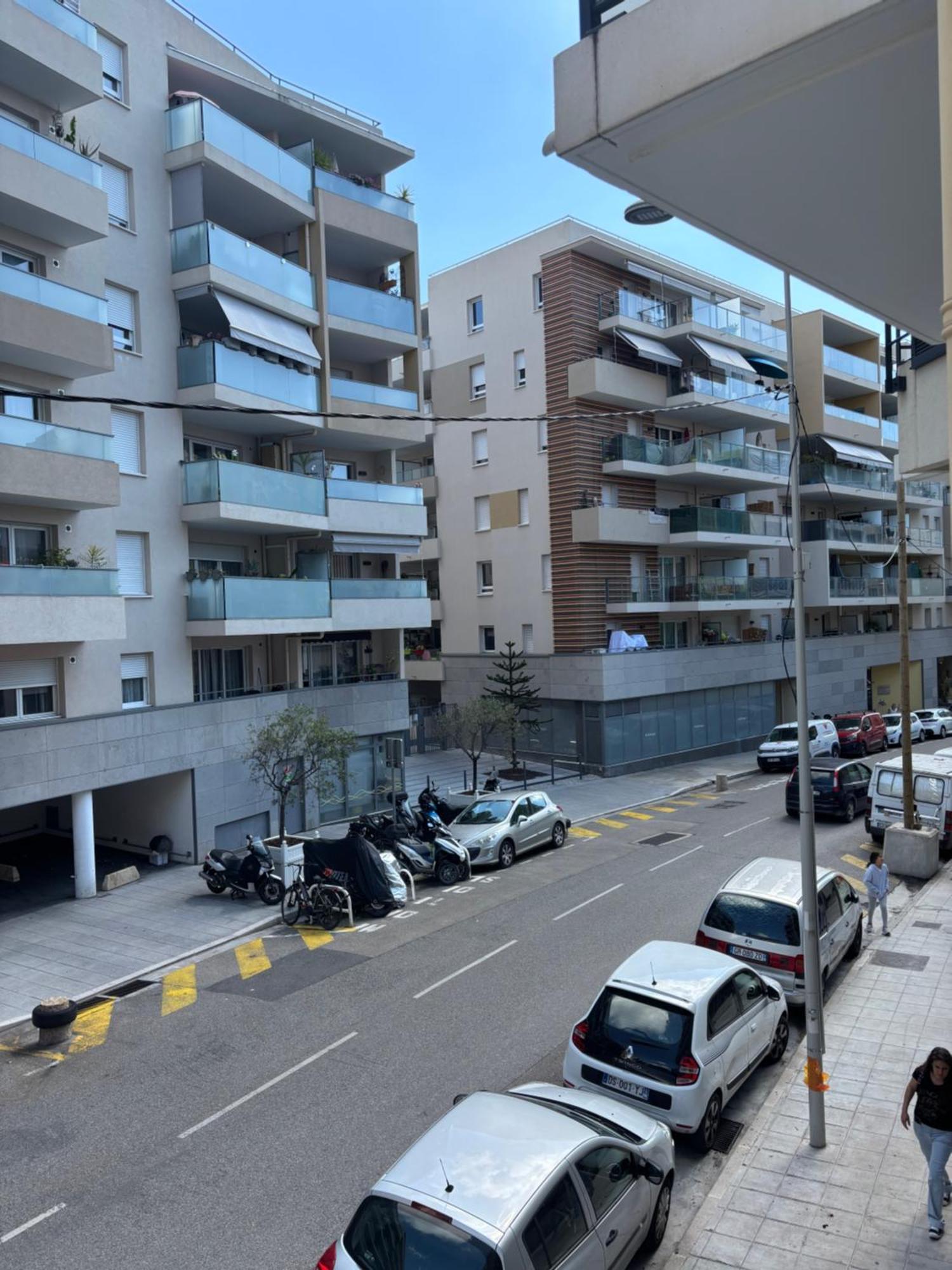 Apartment Proche Tram Acces Centre *