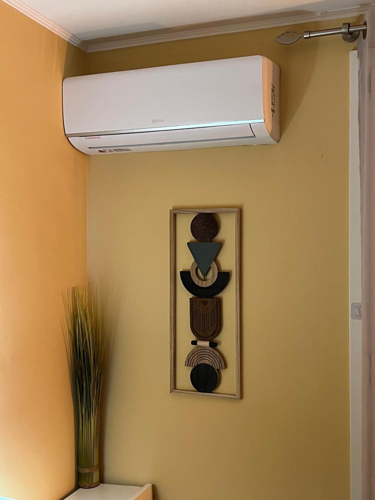 Apartment Palm Leaf Nice