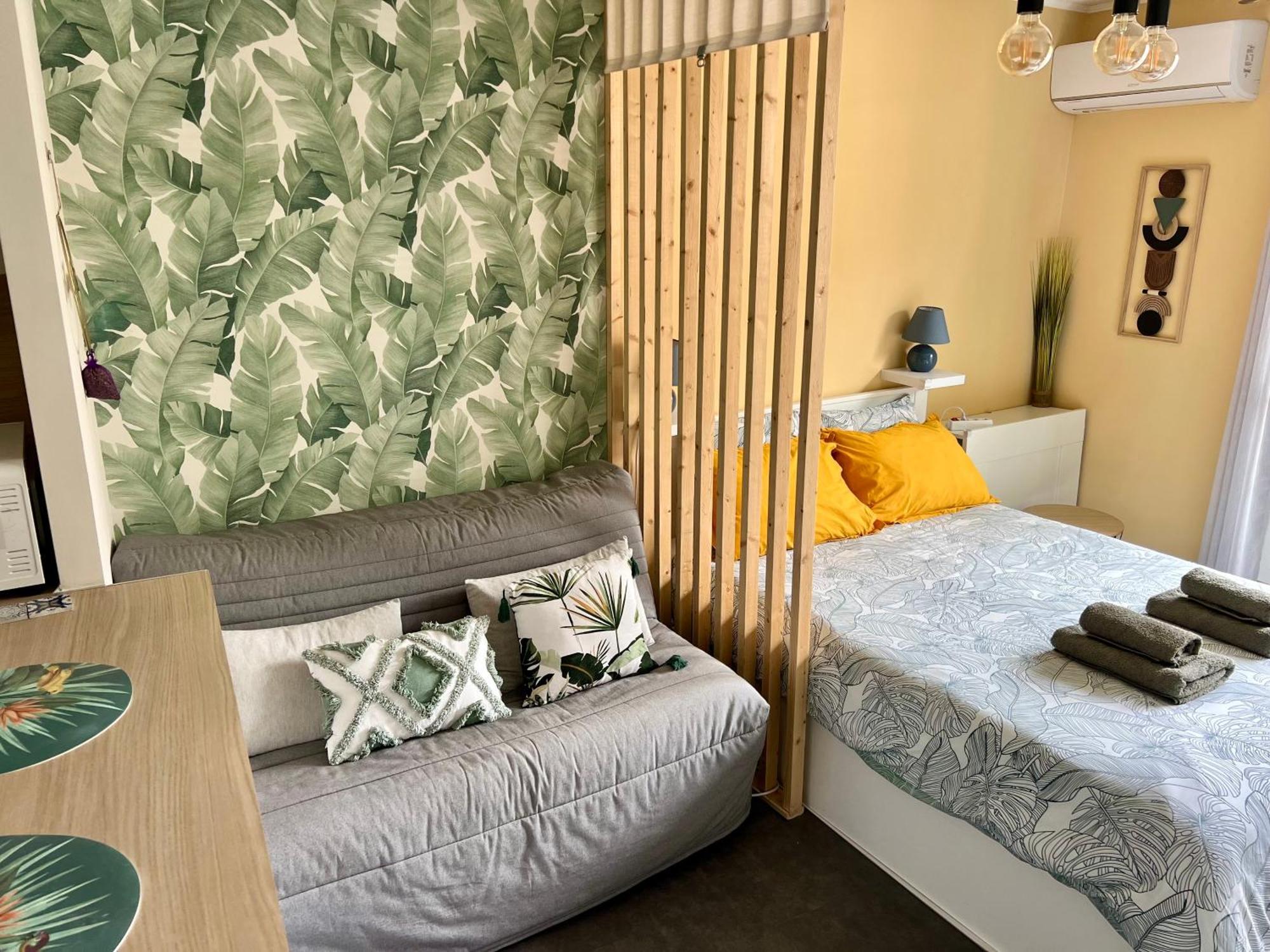 Palm Leaf Apartment Nice