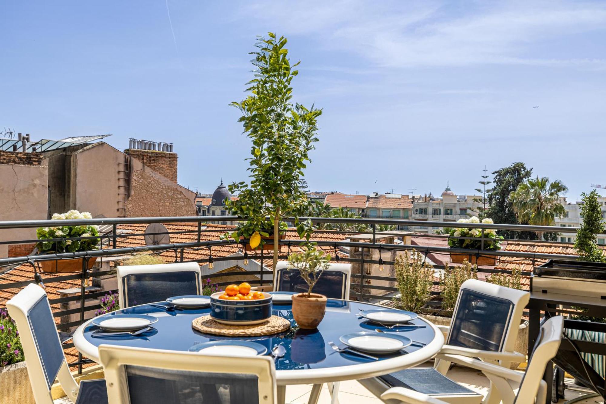 Luxurious Penthouse, 2 Bedroom Suites, 3 Spacious Terraces, Gorgeous Views Of Mountains And Sea, Nice