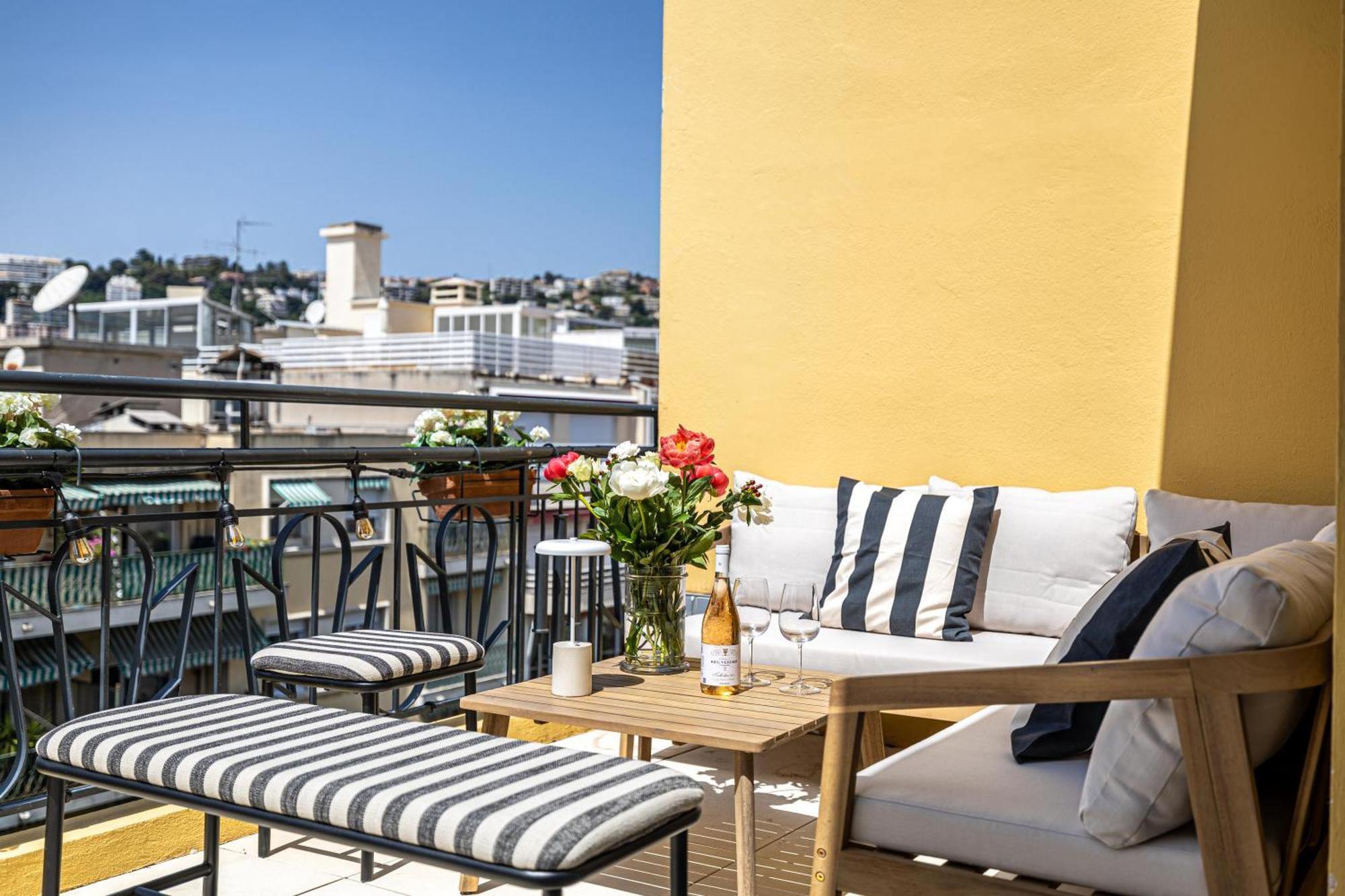 Luxurious Penthouse, 2 Bedroom Suites, 3 Spacious Terraces, Gorgeous Views Of Mountains And Sea, Apartment *