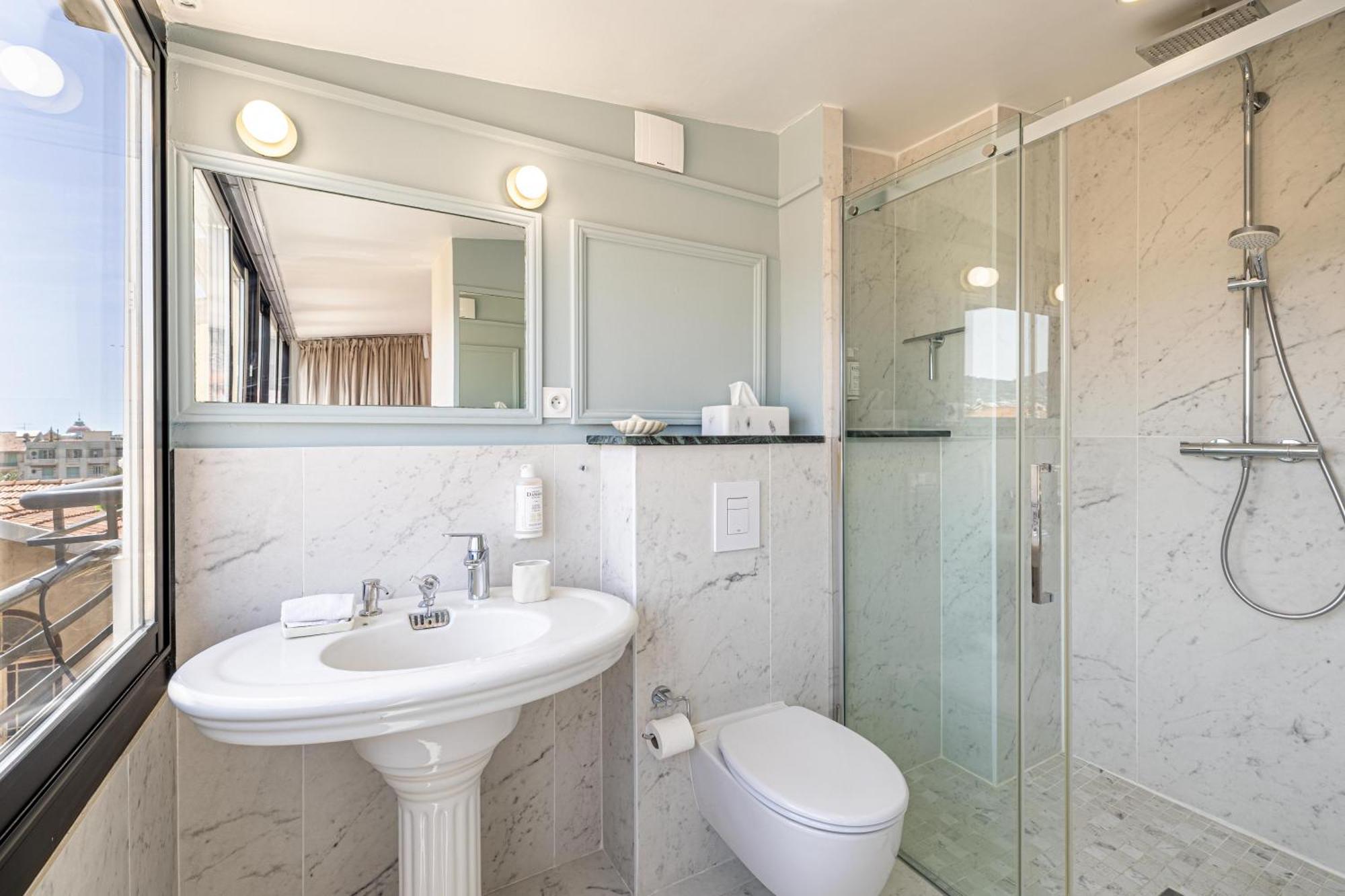 Apartment Luxurious Penthouse, 2 Bedroom Suites, 3 Spacious Terraces, Gorgeous Views Of Mountains And Sea, Nice