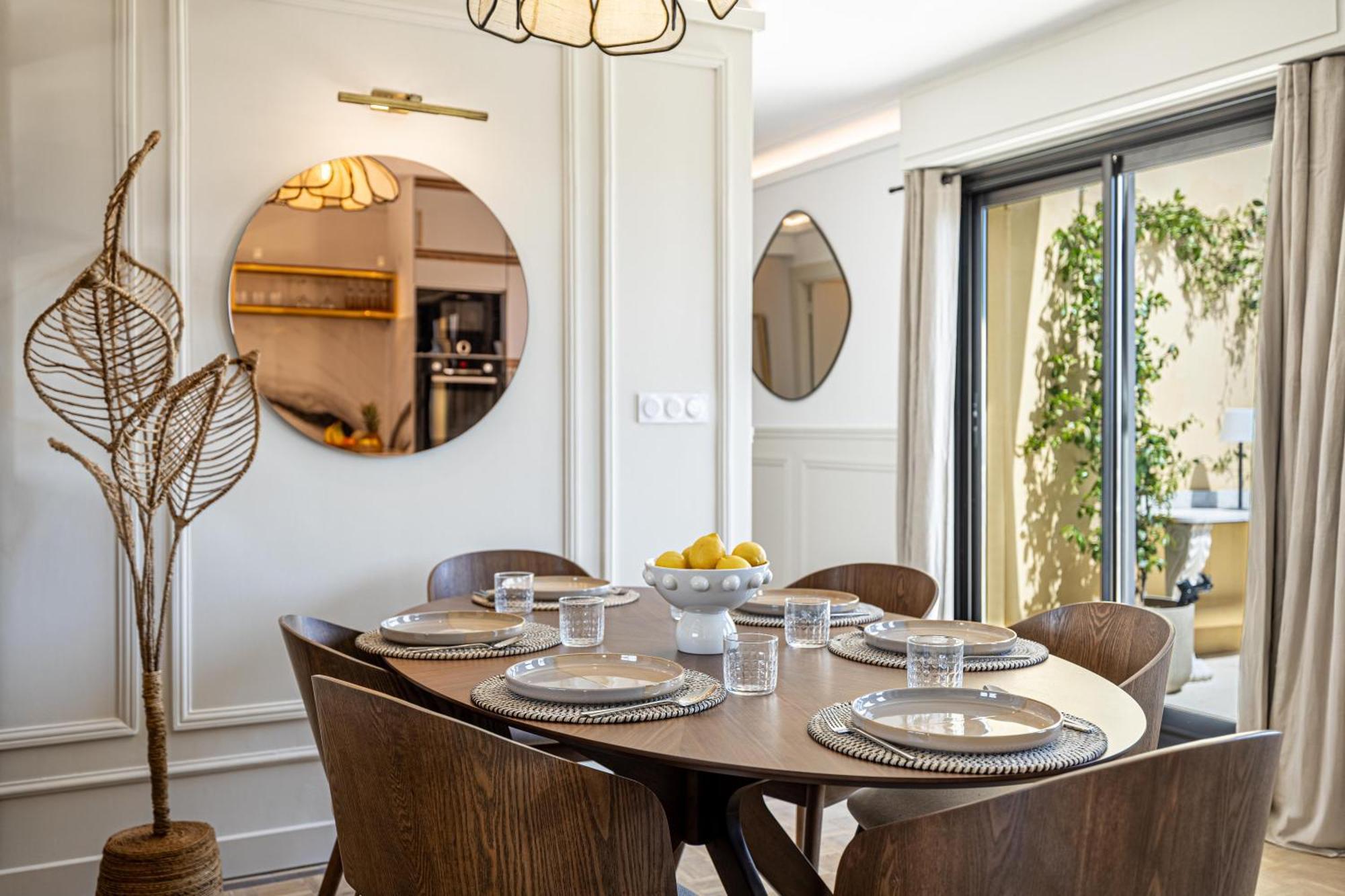 Luxurious Penthouse, 2 Bedroom Suites, 3 Spacious Terraces, Gorgeous Views Of Mountains And Sea, Apartment