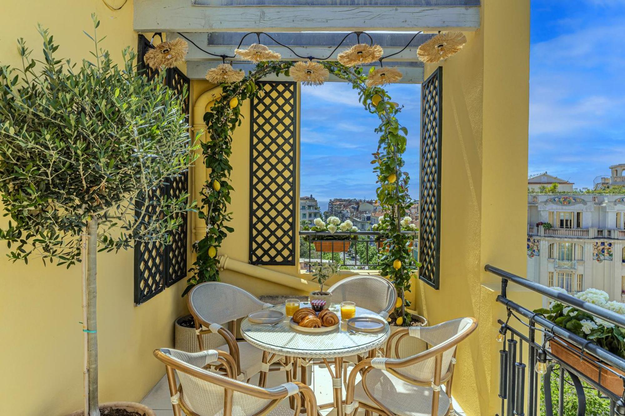 Luxurious Penthouse, 2 Bedroom Suites, 3 Spacious Terraces, Gorgeous Views Of Mountains And Sea, Apartment *