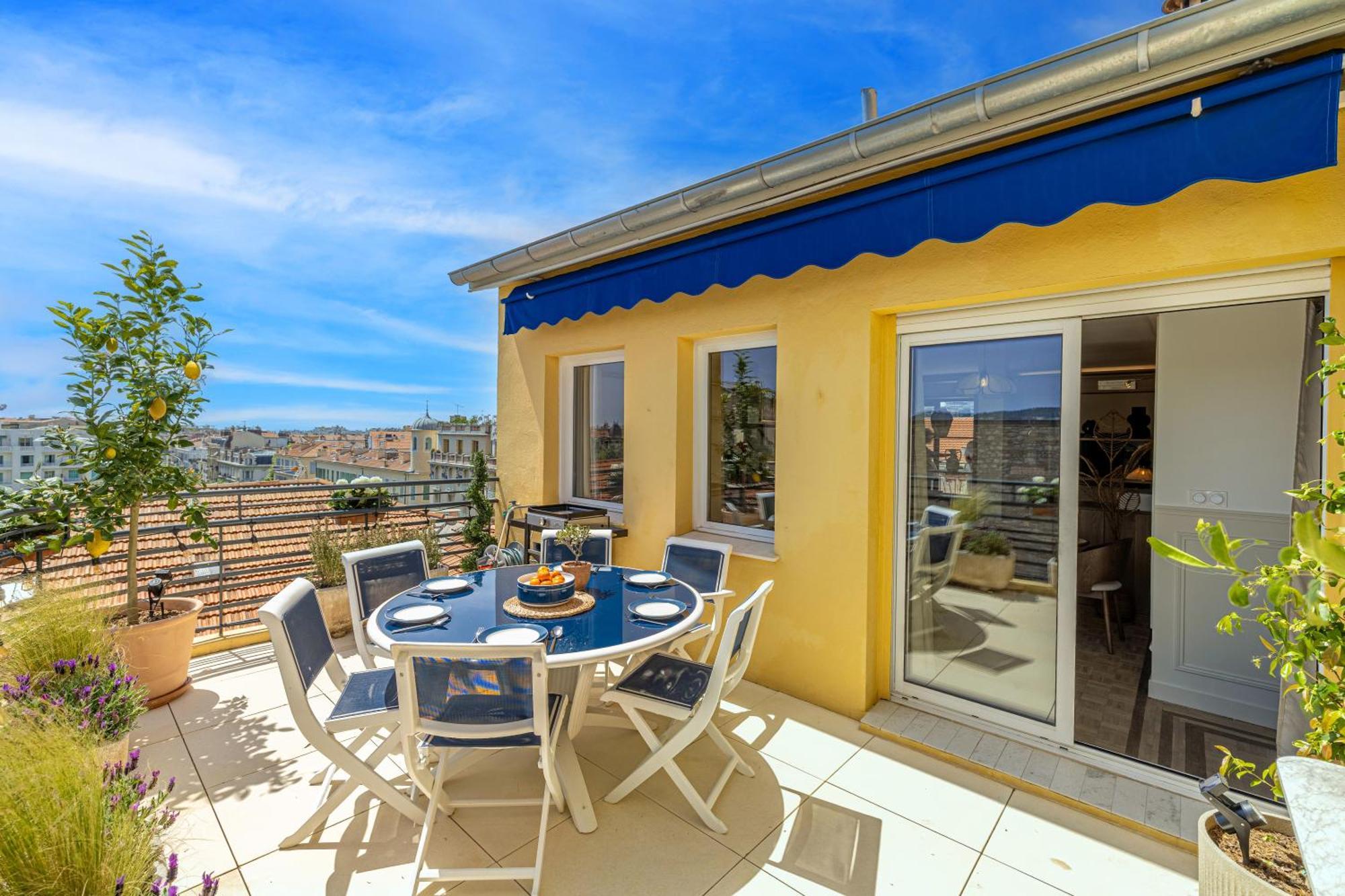 Luxurious Penthouse, 2 Bedroom Suites, 3 Spacious Terraces, Gorgeous Views Of Mountains And Sea, * Nice