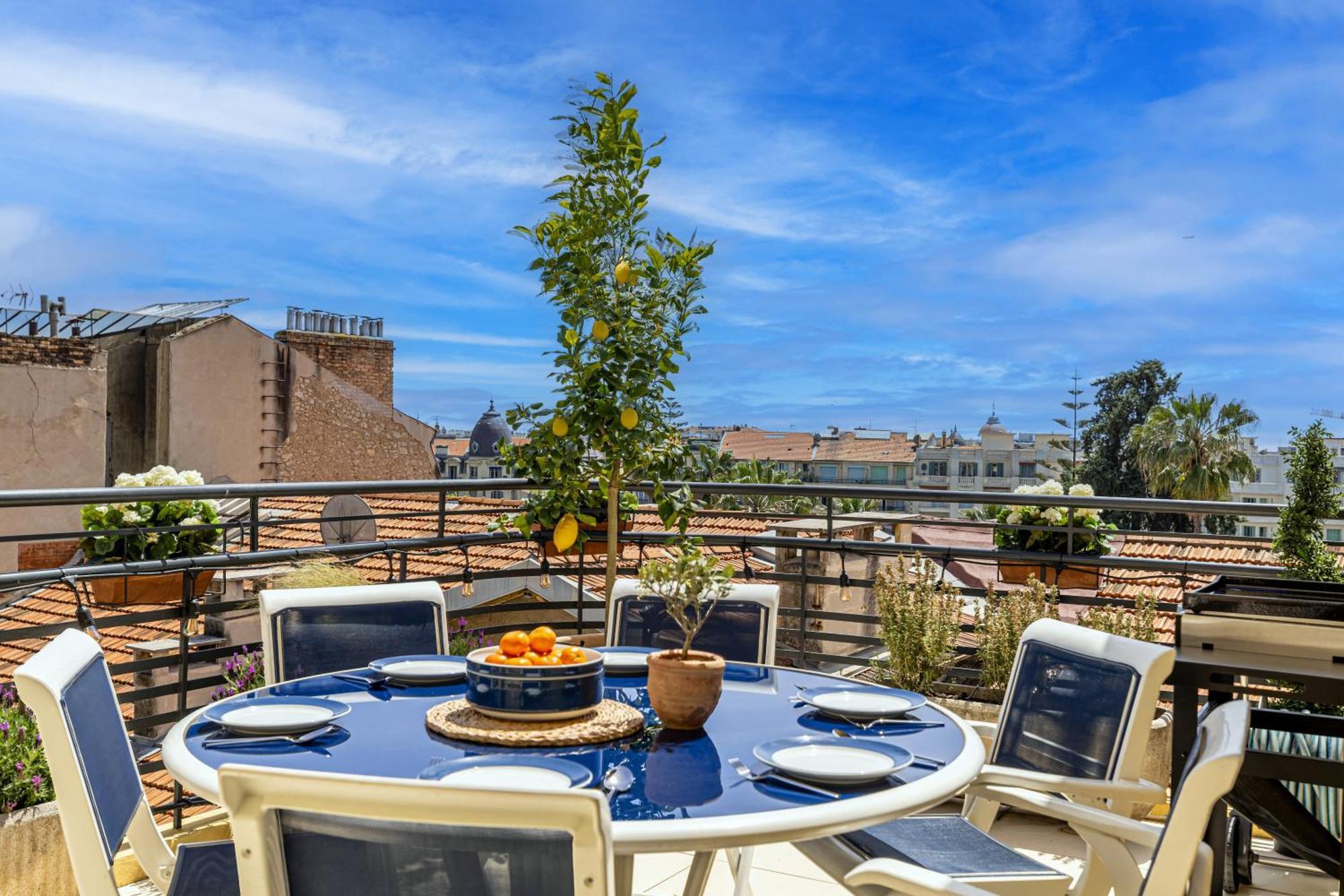 Luxurious Penthouse, 2 Bedroom Suites, 3 Spacious Terraces, Gorgeous Views Of Mountains And Sea, * Nice