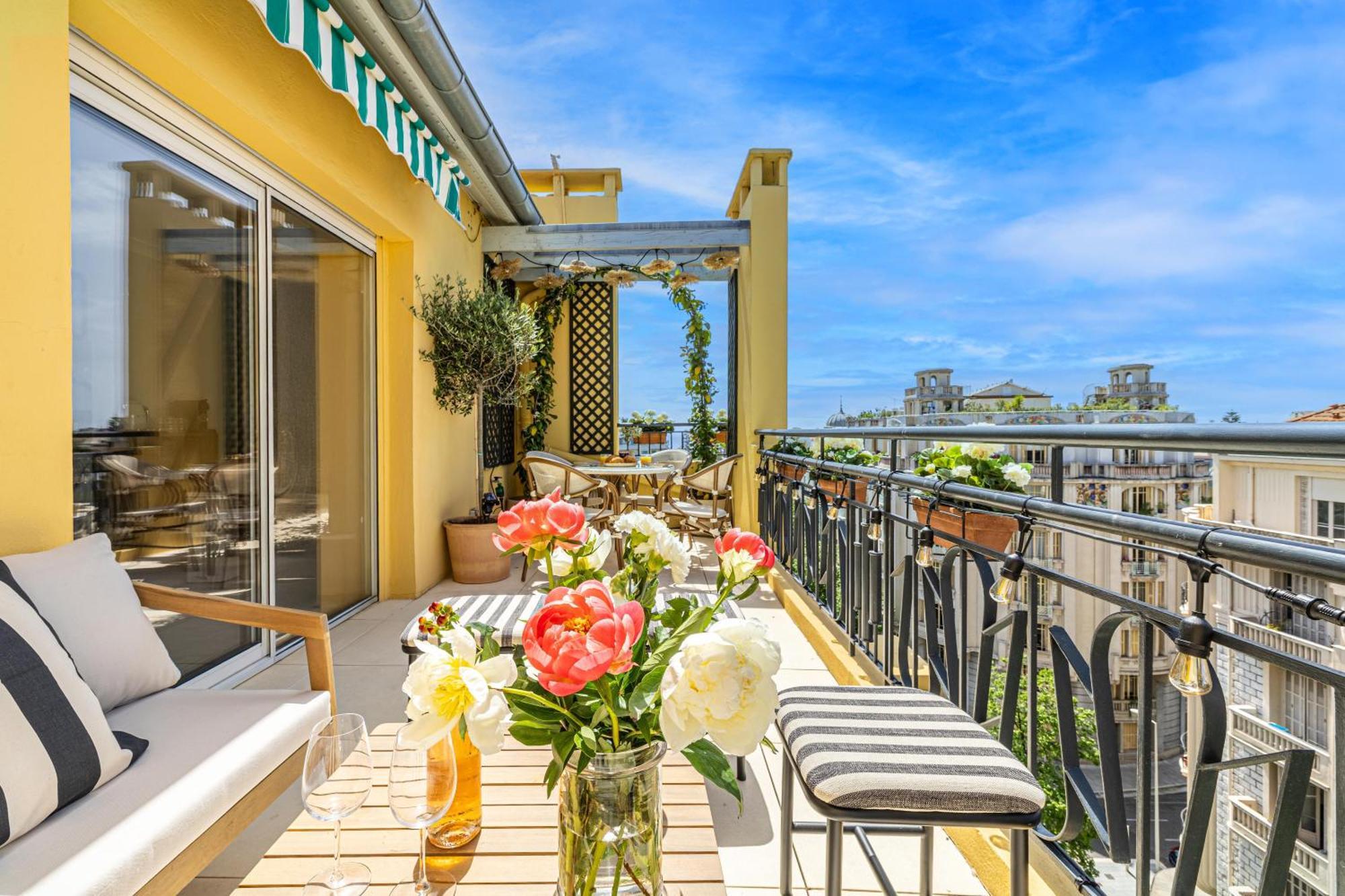 Luxurious Penthouse, 2 Bedroom Suites, 3 Spacious Terraces, Gorgeous Views Of Mountains And Sea, * Nice