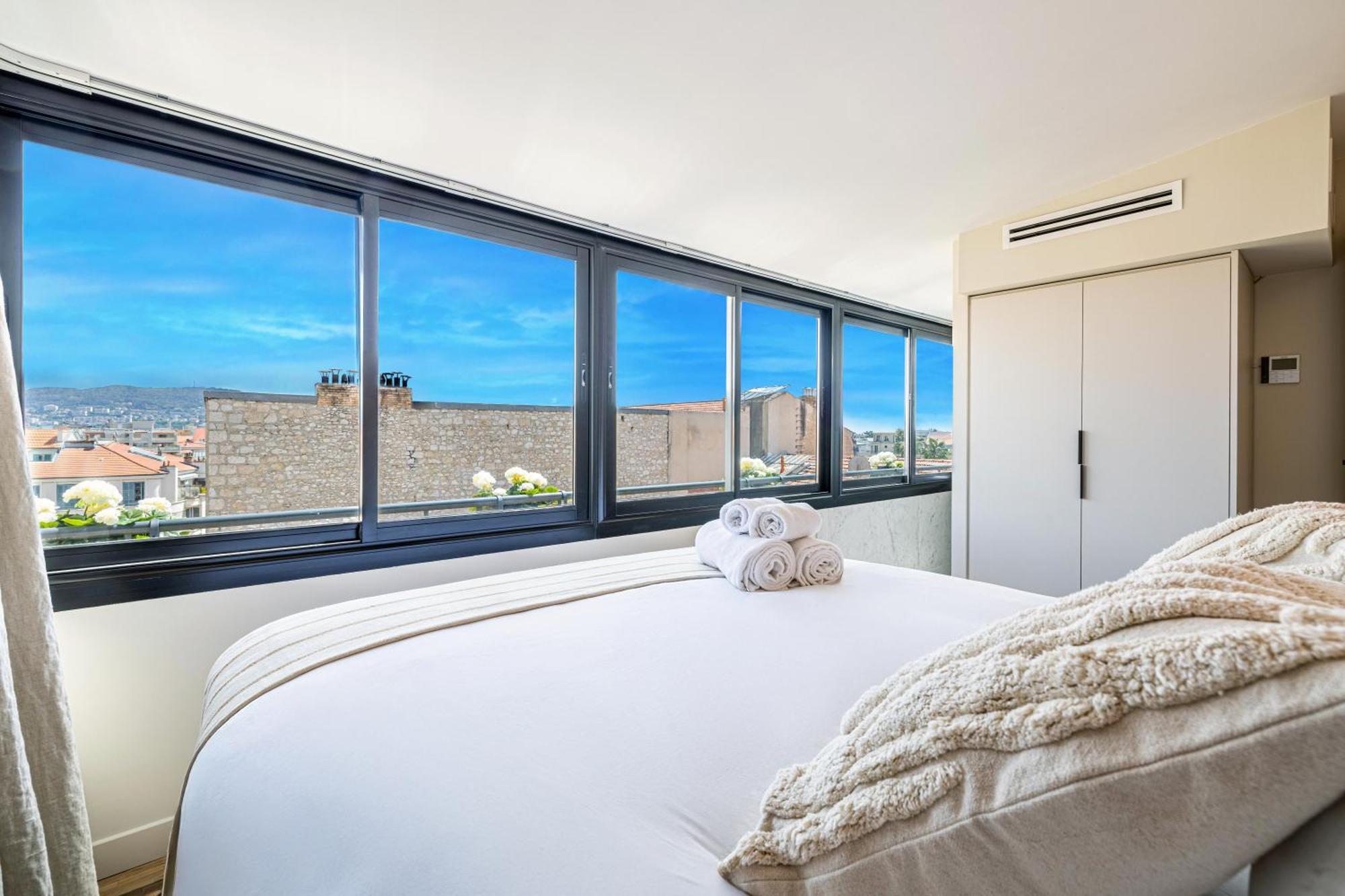 Luxurious Penthouse, 2 Bedroom Suites, 3 Spacious Terraces, Gorgeous Views Of Mountains And Sea, *