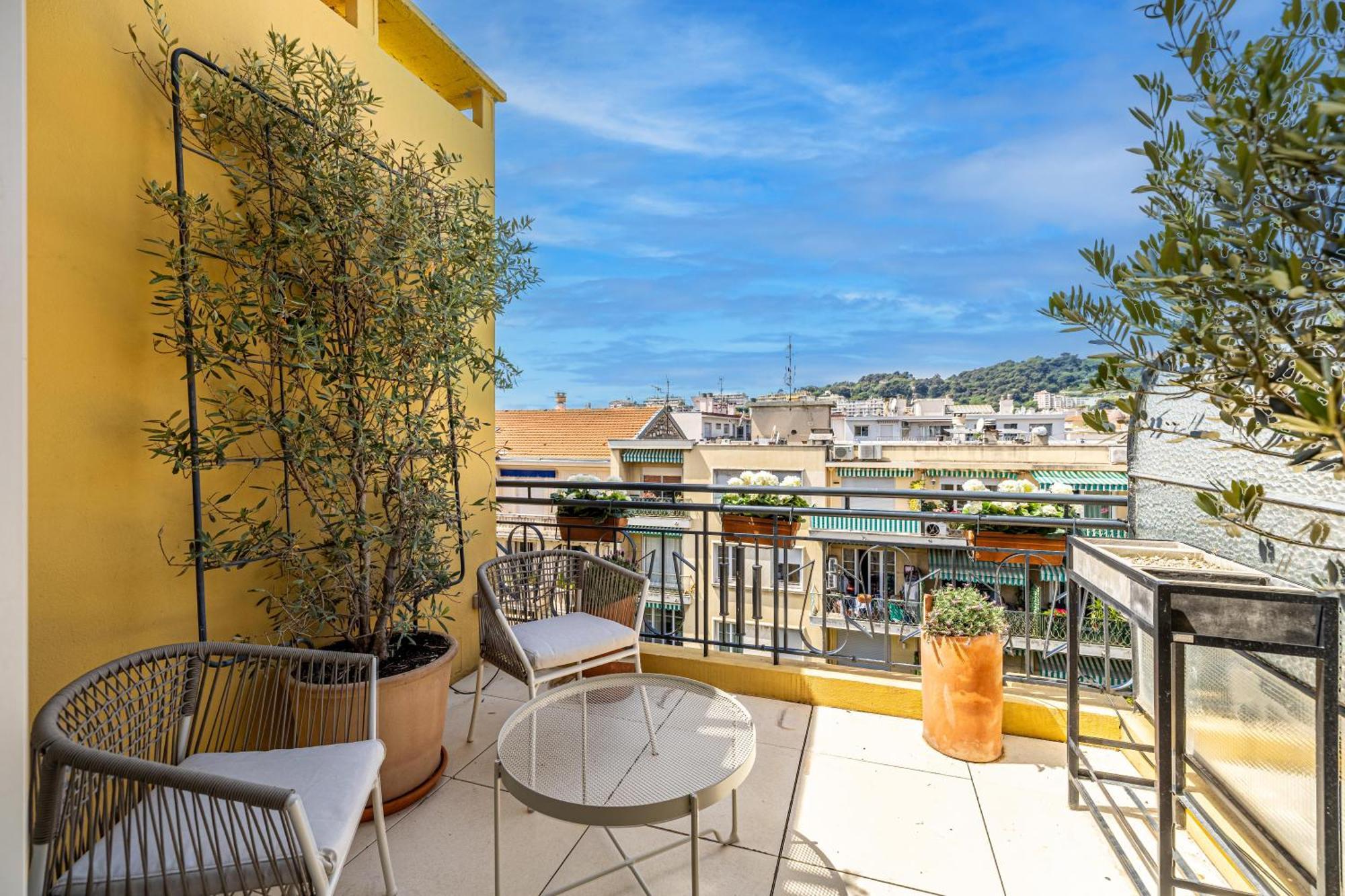 Luxurious Penthouse, 2 Bedroom Suites, 3 Spacious Terraces, Gorgeous Views Of Mountains And Sea, Nice