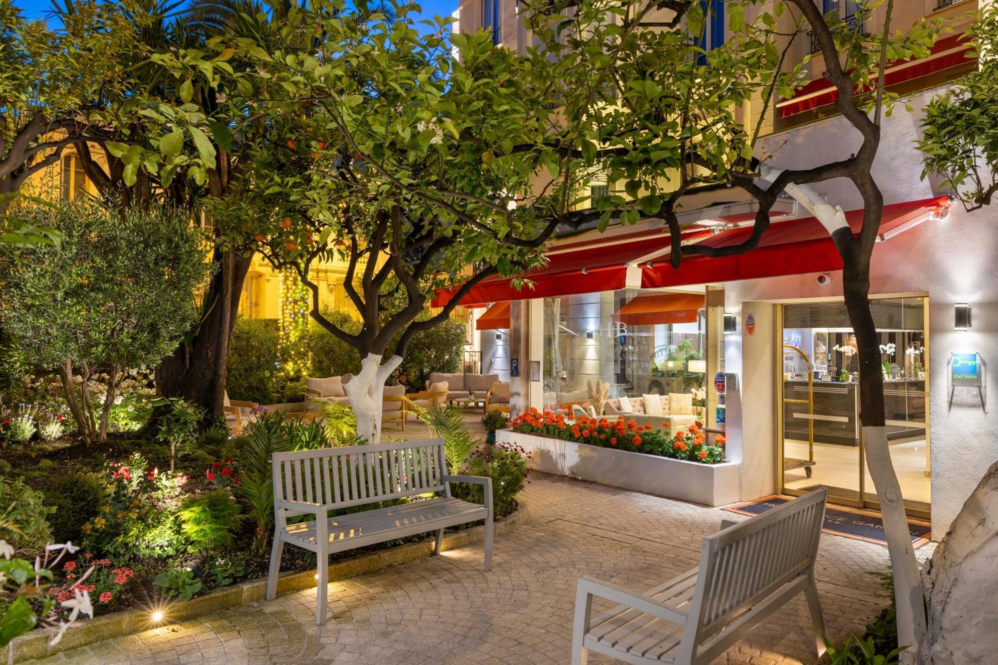 Hotel Western Brice Garden 4*