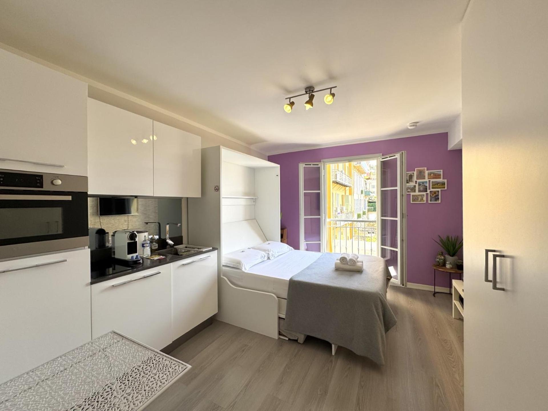 Riviera Nice: Old Town With Sea View 3*