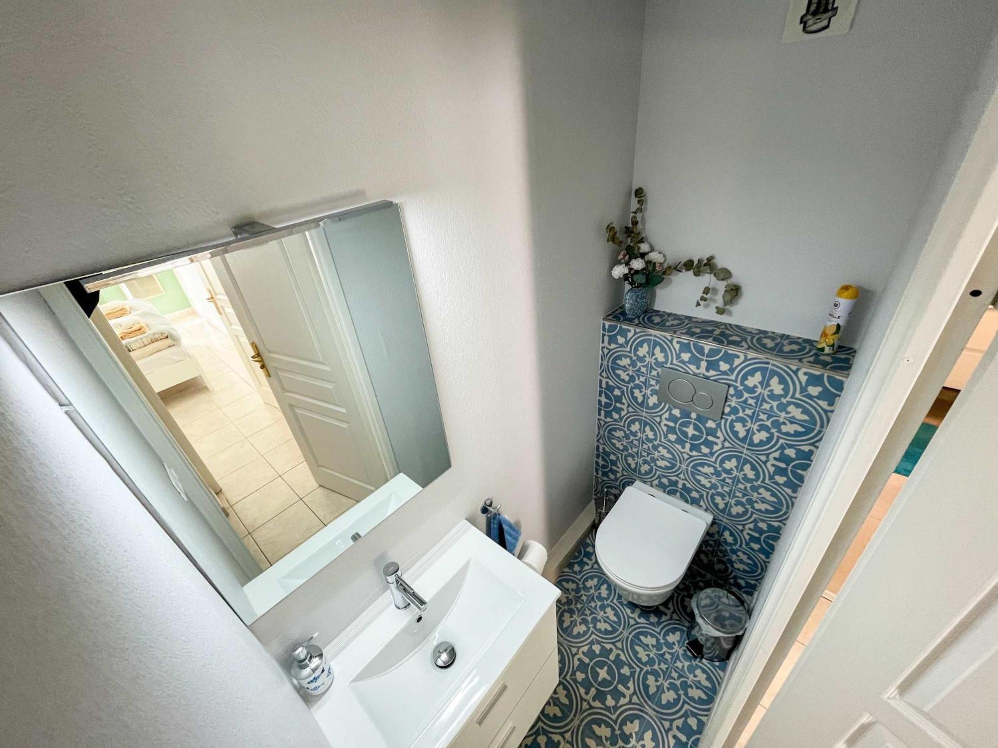 Risso - Charming One Bedroom With A Balcony