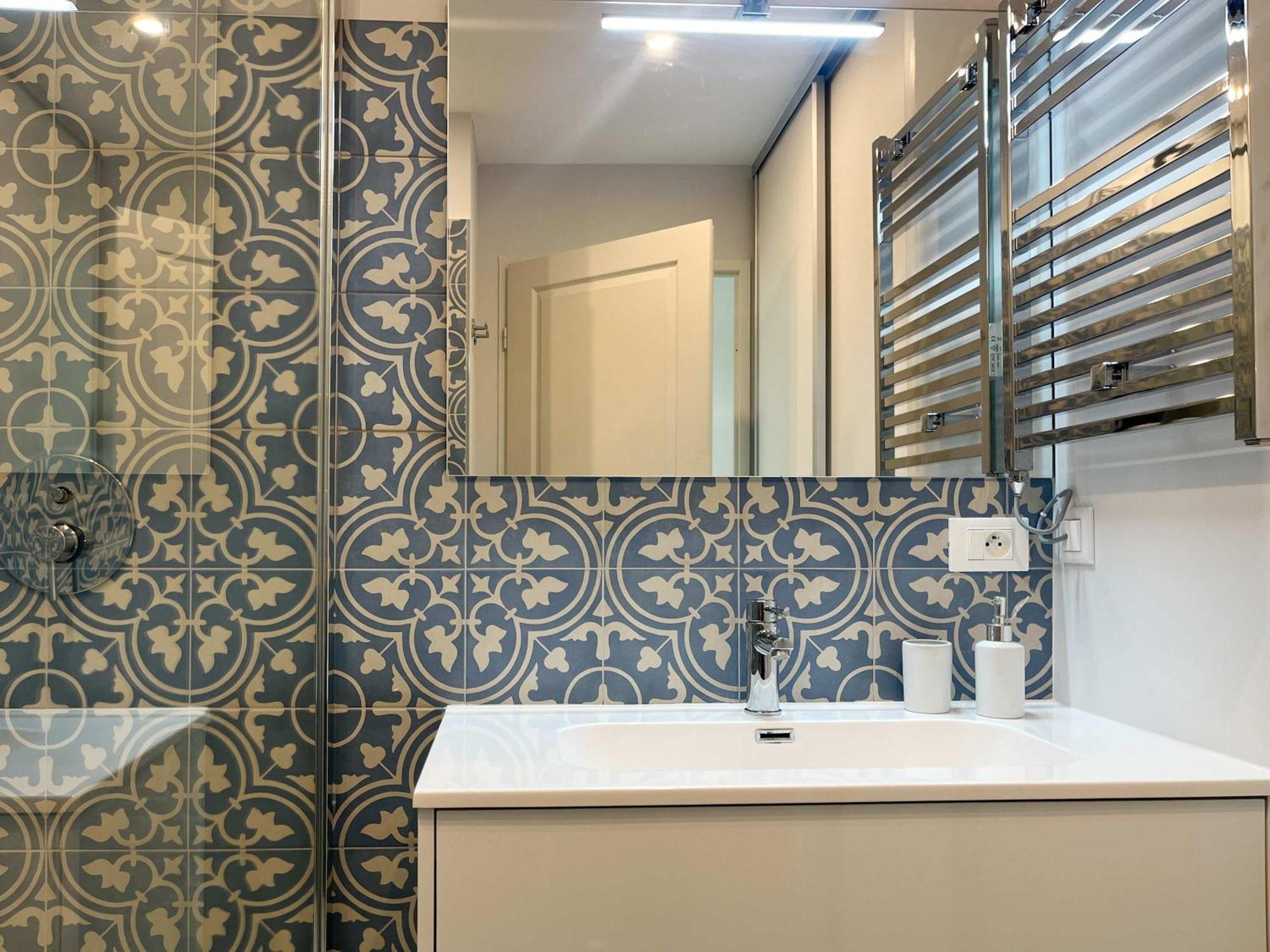 Risso - Charming One Bedroom With A Balcony