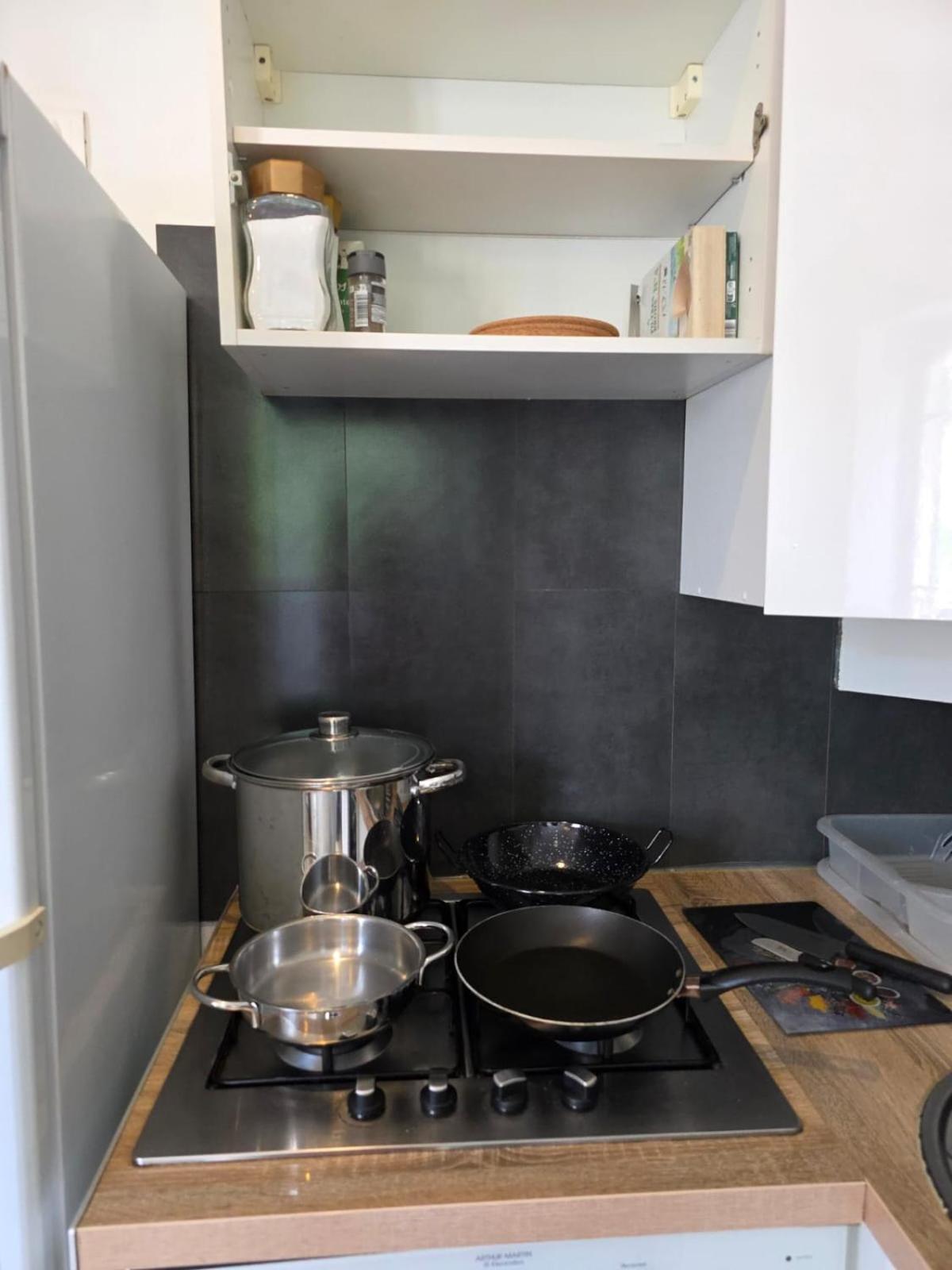 2 Spacious Bedrooms Near Riquier Station!