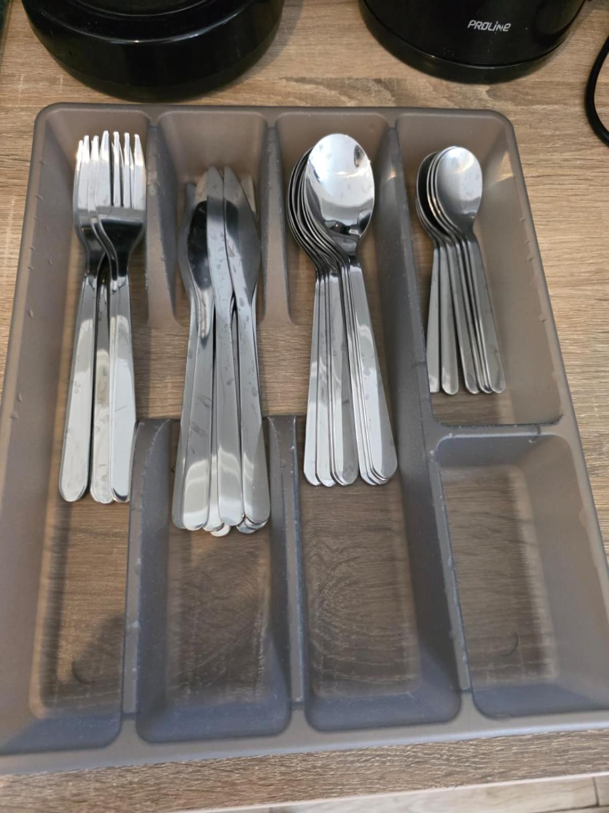 2 Spacious Bedrooms Near Riquier Station! Apartment