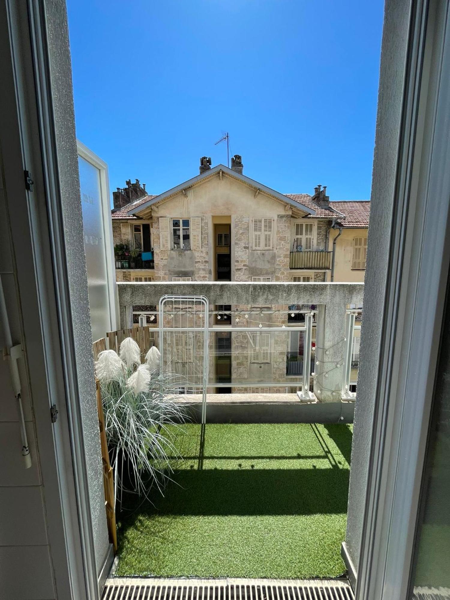 Apartment Climatise Avec Terrasse Ensoleillee