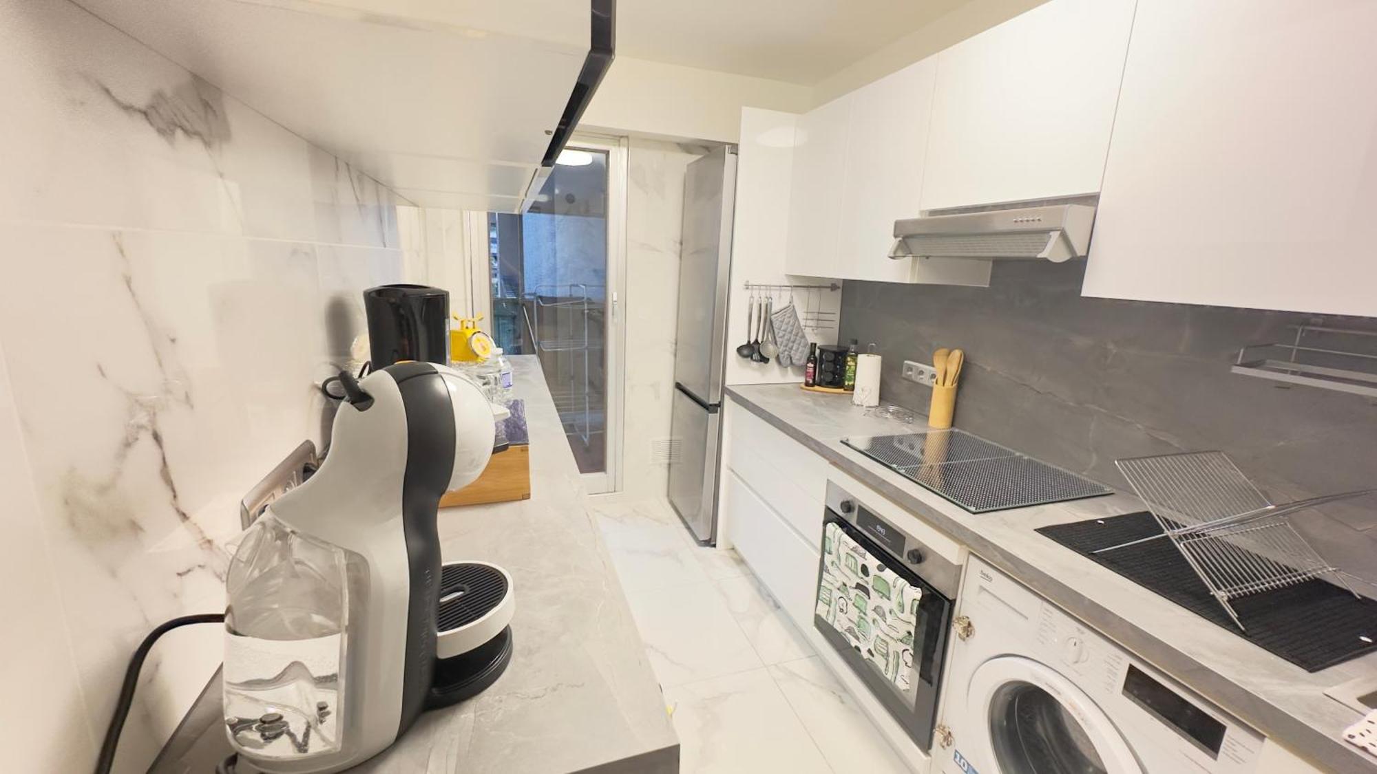 Apartment Grand 2 Pieces Avec Grande Terrasse A 15mn Centre-ville, Gare Et Promenade Des Nice