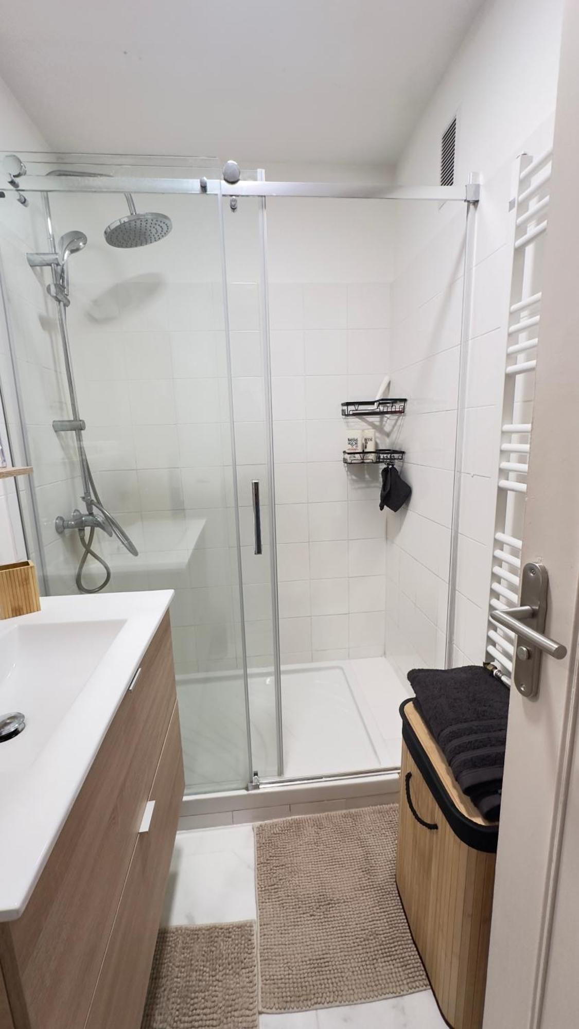 Grand 2 Pieces Avec Grande Terrasse A 15mn Centre-ville, Gare Et Promenade Des