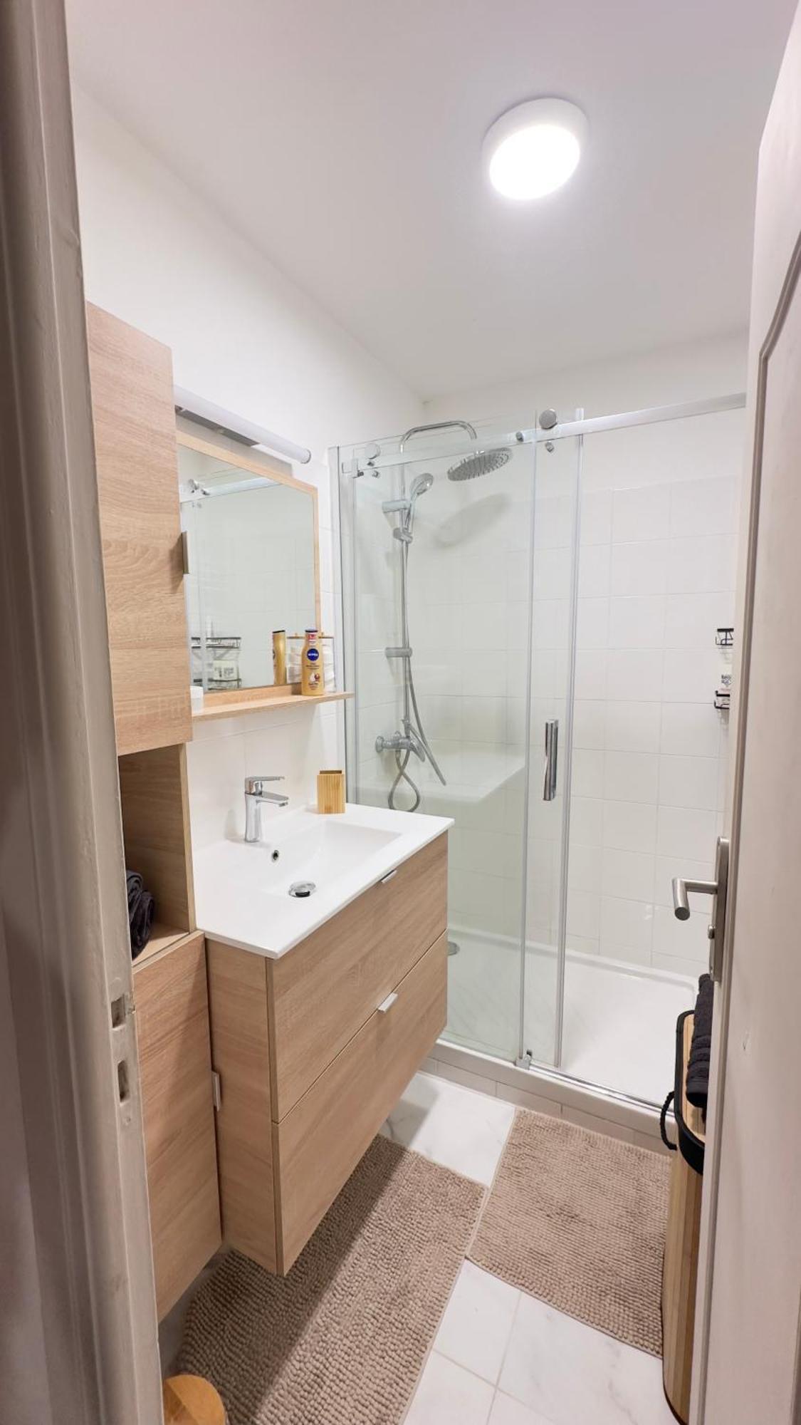 Grand 2 Pieces Avec Grande Terrasse A 15mn Centre-ville, Gare Et Promenade Des