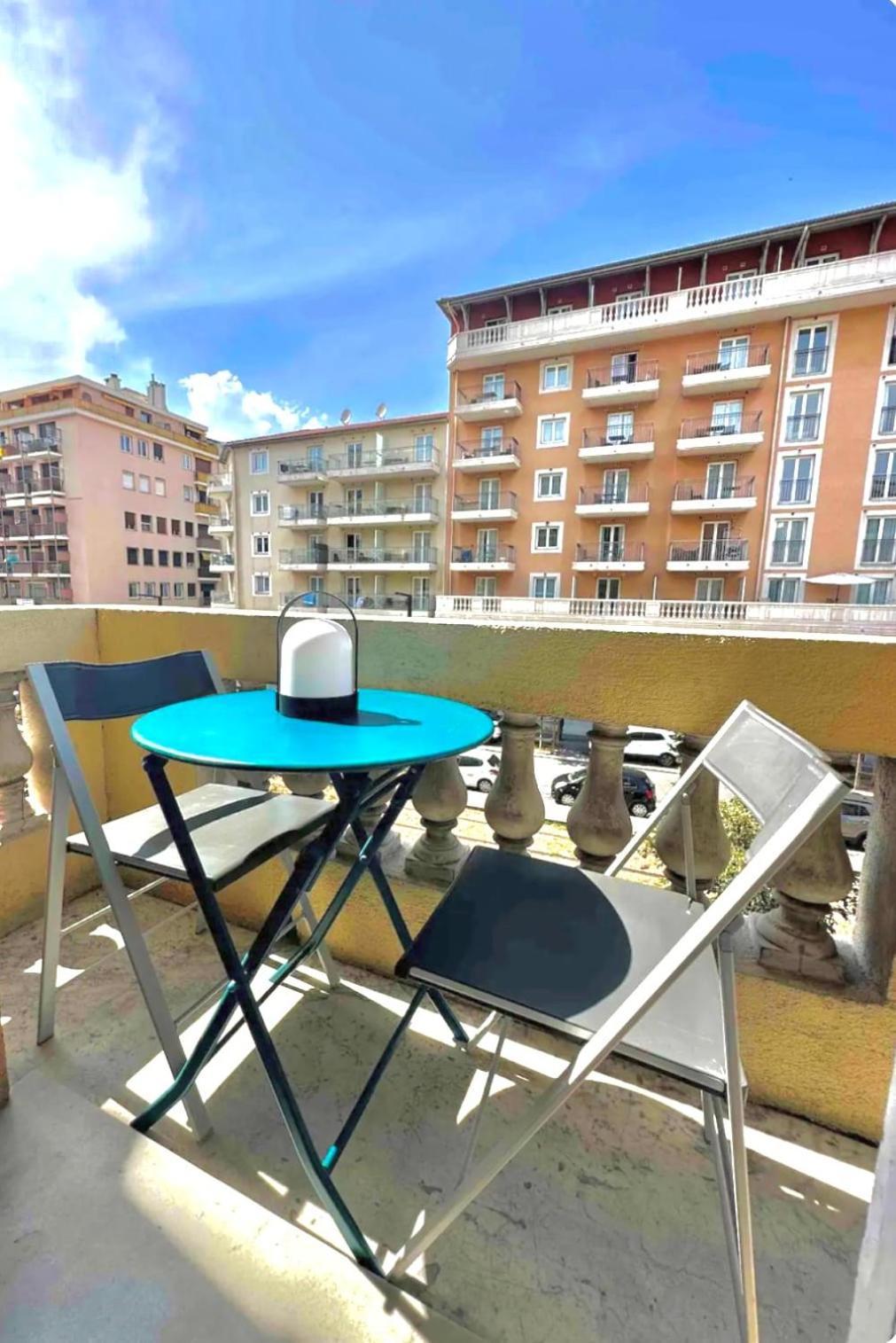 Apartment Magnifique 2 Pieces A Cote De La *
