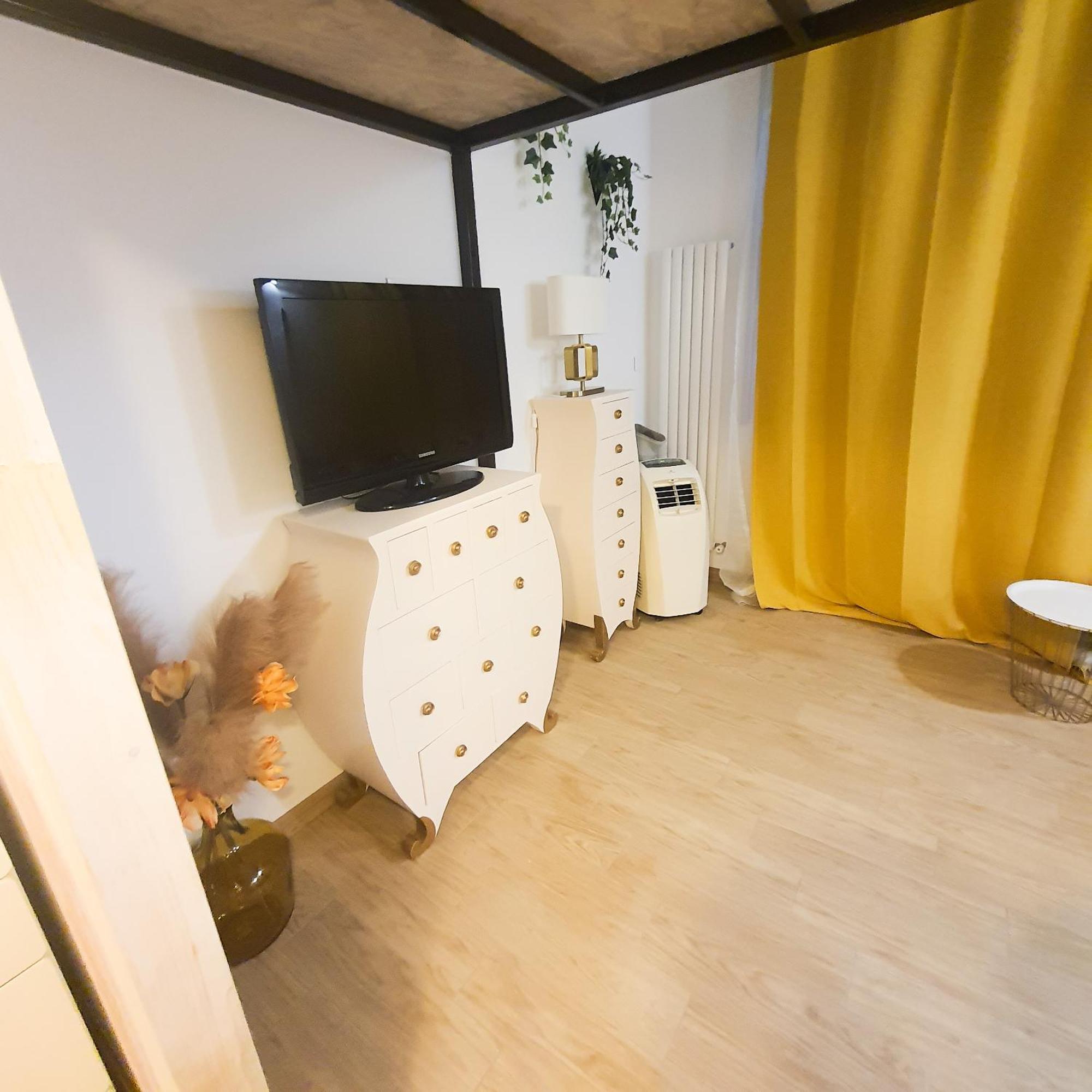 Studio- Mont Boron, Piscine Sur La Apartment *